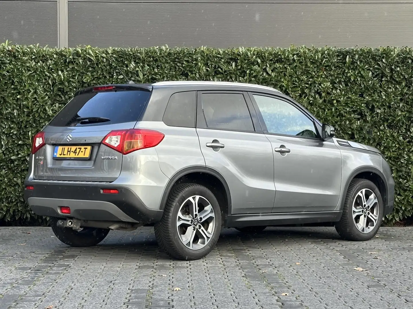 Suzuki Vitara 1.6 HIGH EXECUTIVE, FULL-OPTIONS, PANO, NAVI, ADAP Grau - 2