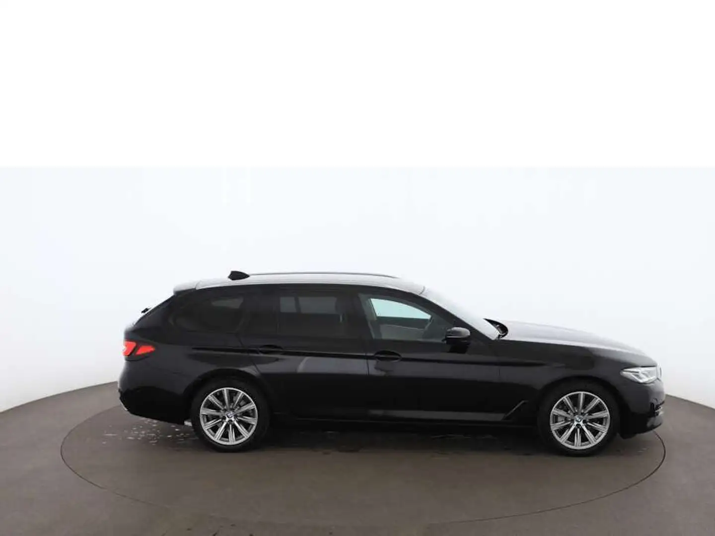 BMW 530 e Touring xDrive Aut LED NAVI LEDER TEMP R-CAM Schwarz - 2