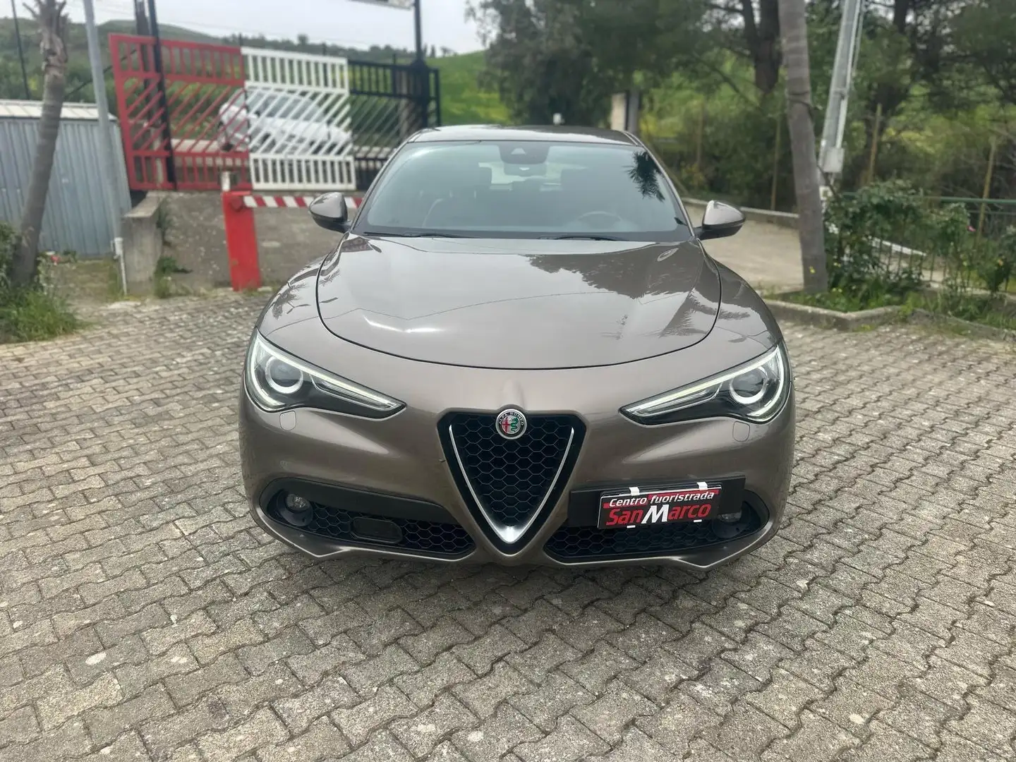 Alfa Romeo Stelvio 2.2 t Executive Q4 210cv auto Beige - 2