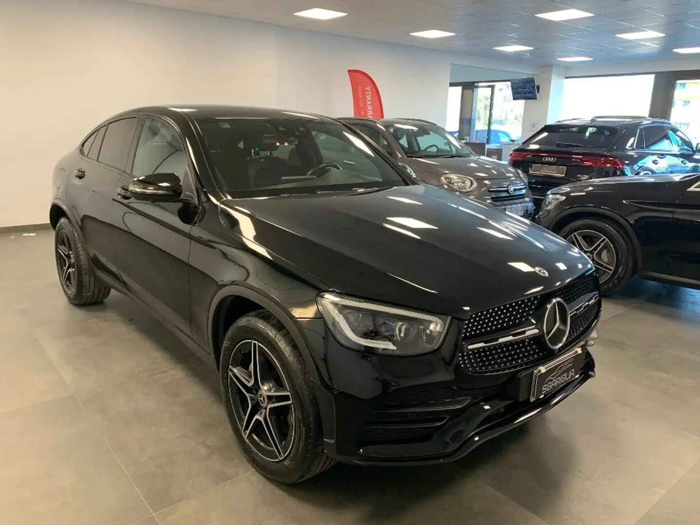 Mercedes-Benz GLC 220 d Coupé AMG Premium Plus 4Matic 4X4 Zwart - 1