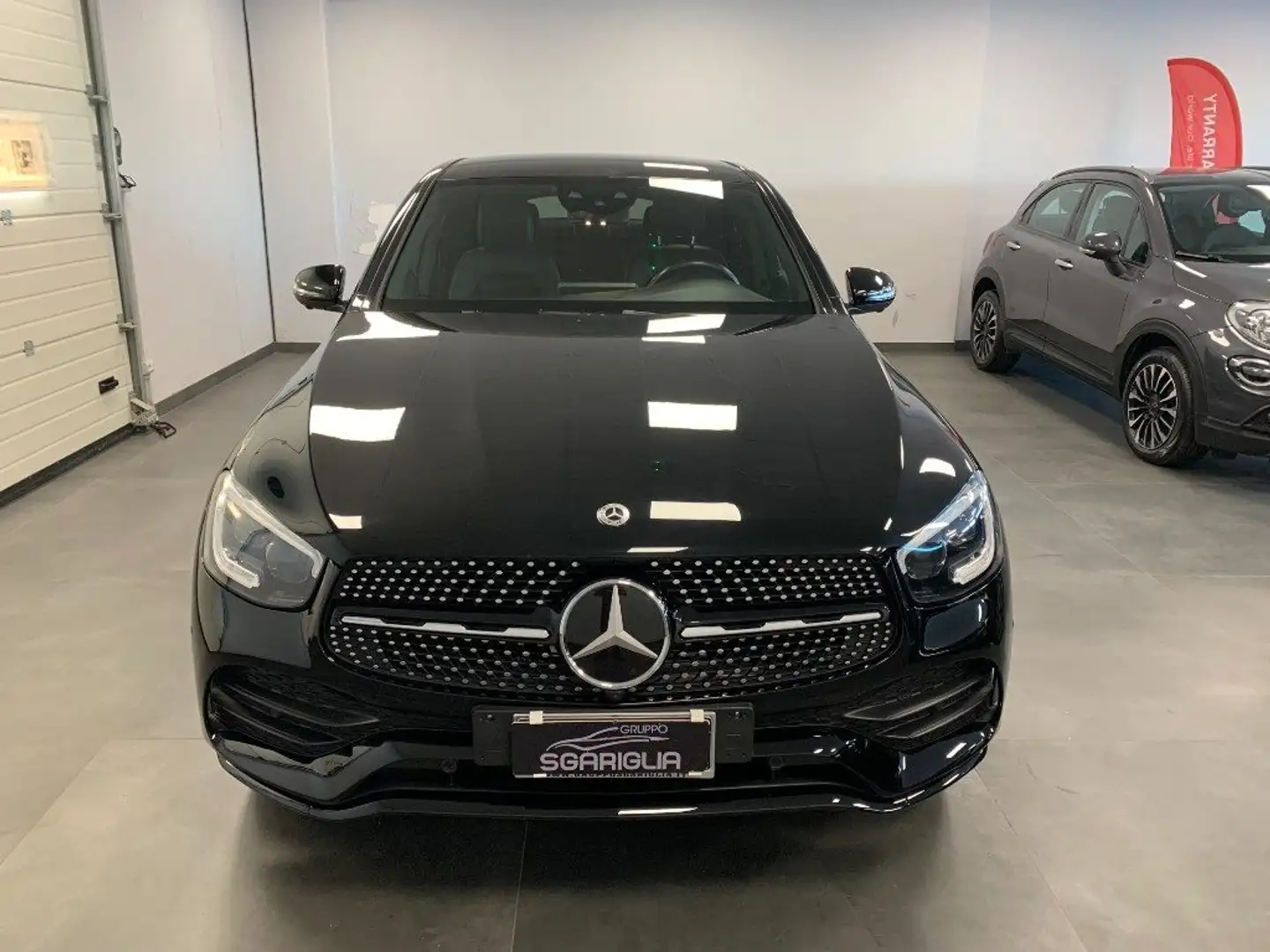 Mercedes-Benz GLC 220 d Coupé AMG Premium Plus 4Matic 4X4 Zwart - 2