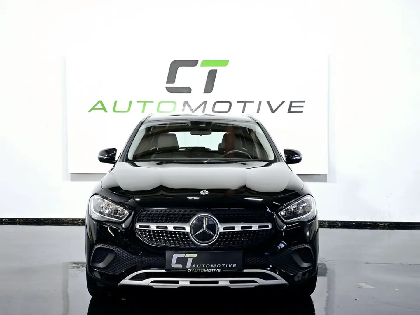 Mercedes-Benz GLA 180 Aut. *1 HAND Schwarz - 2