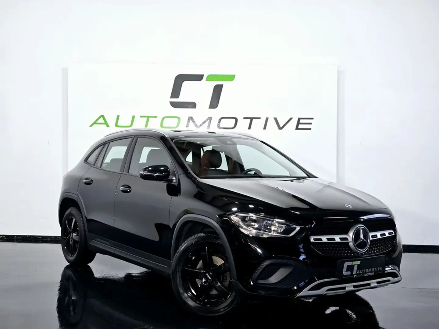 Mercedes-Benz GLA 180 Aut. *1 HAND Schwarz - 1