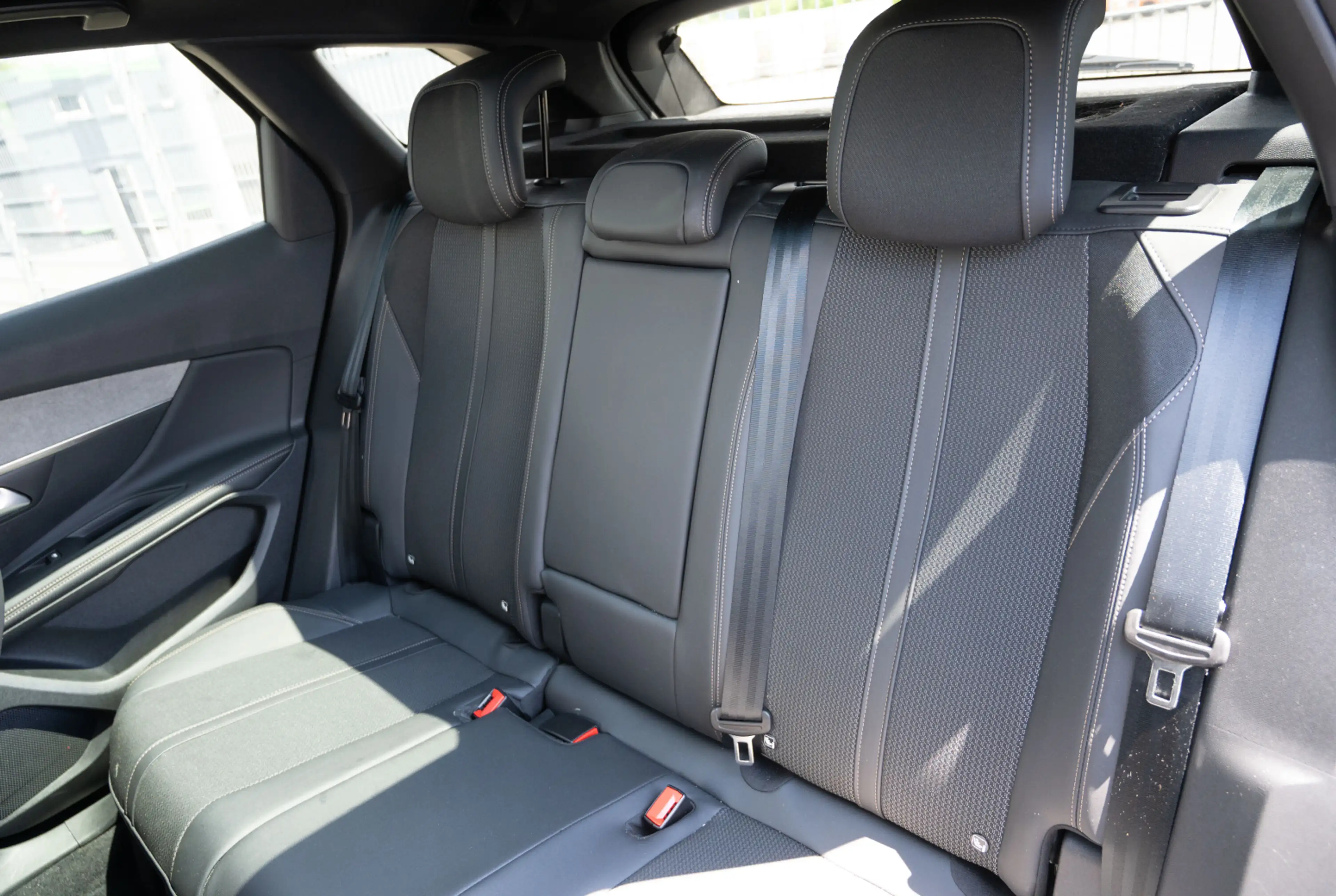 Peugeot 3008 GT 1.2 Hybrid 136 e-DSC6 *GW-TOP-DEAL* *INVENTUR-SALE* — photo 9
