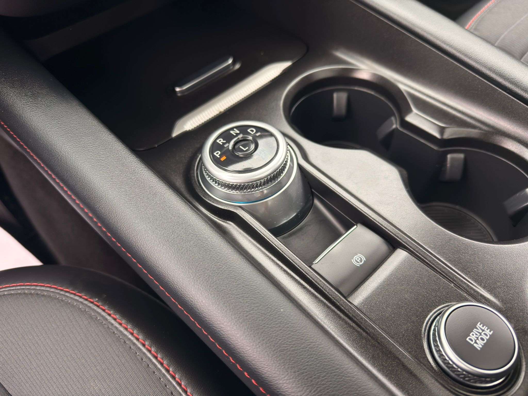 2025 Ford Explorer — view 16