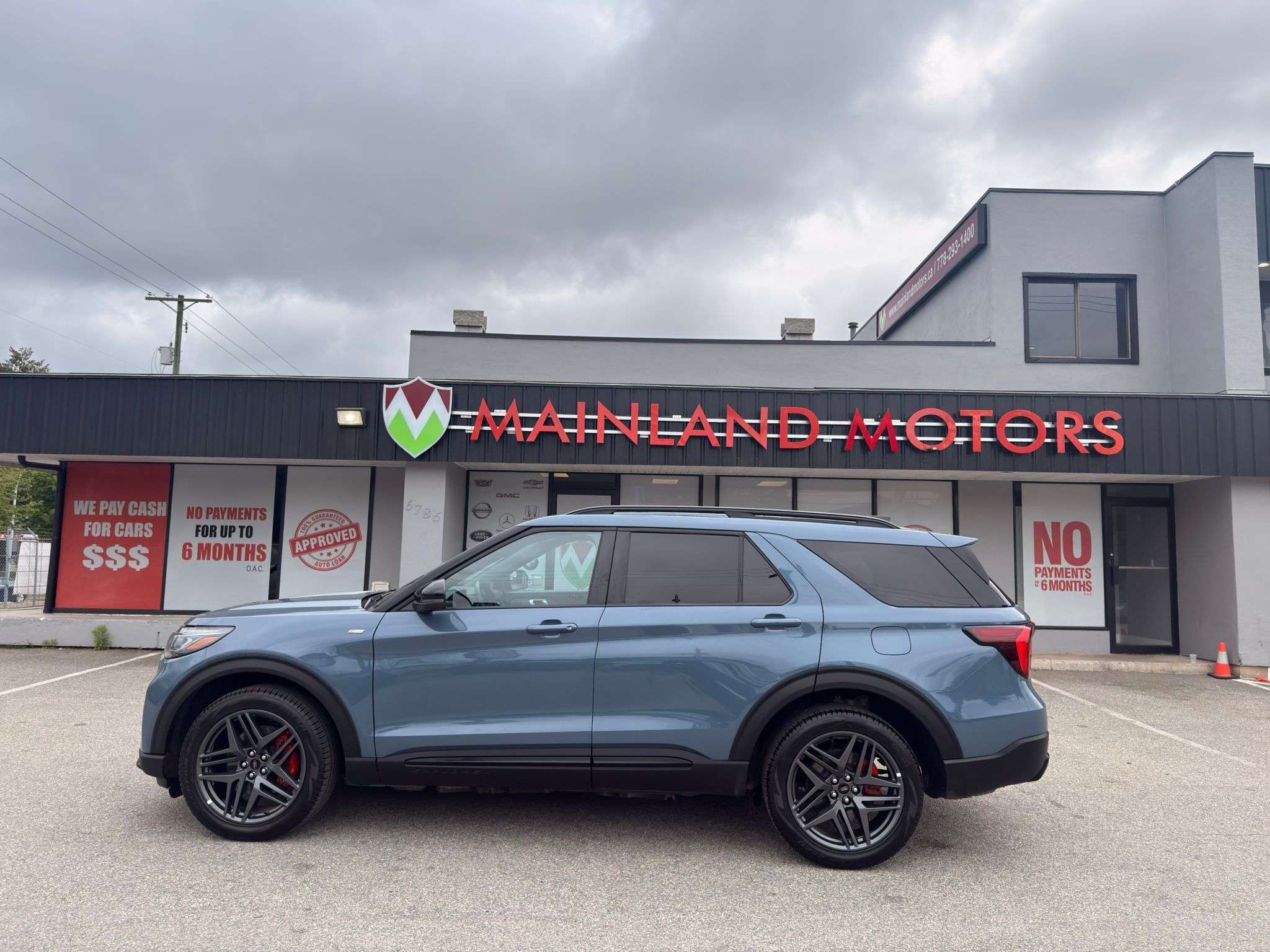 2025 Ford Explorer — view 8