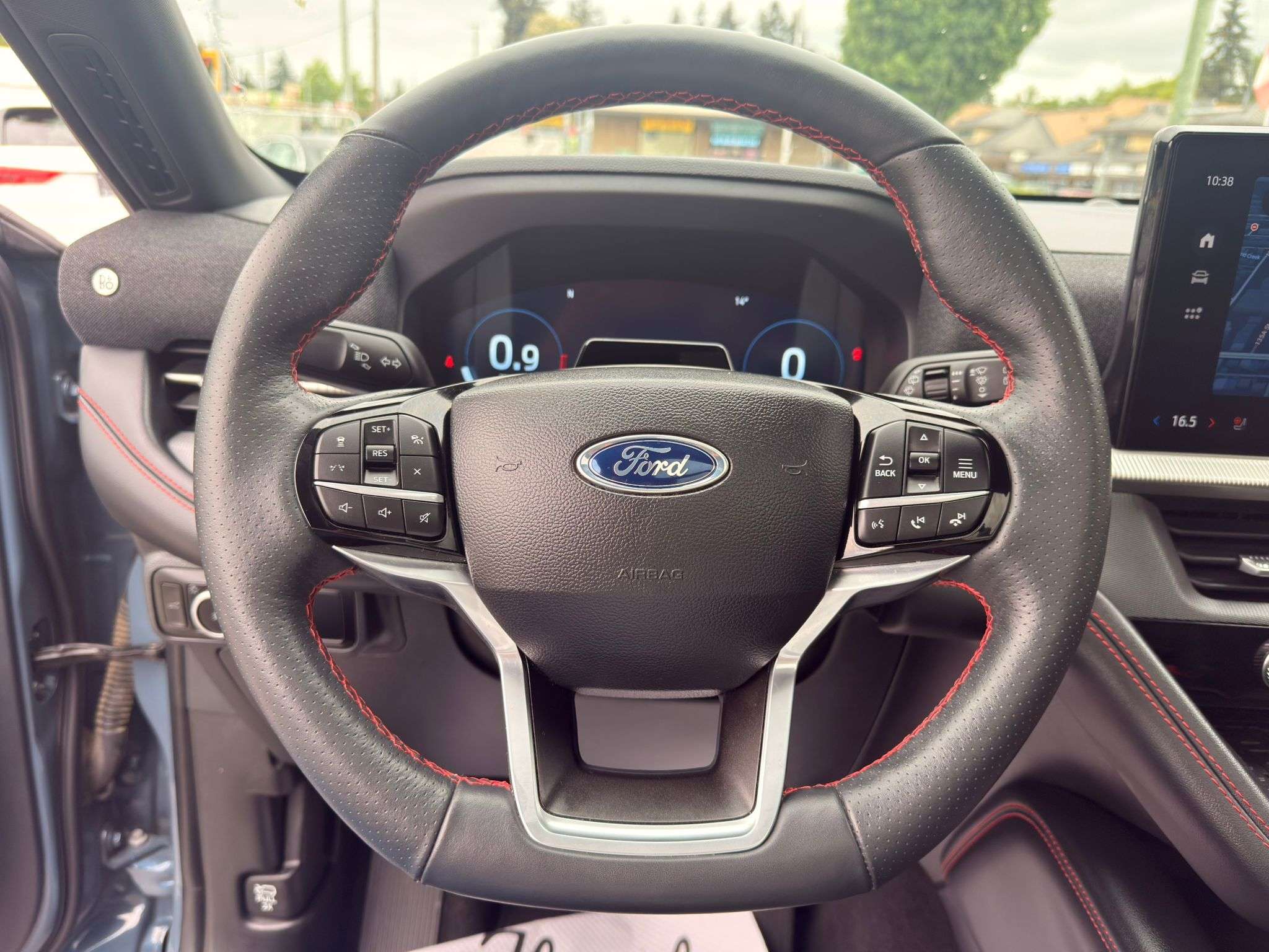 2025 Ford Explorer — view 15