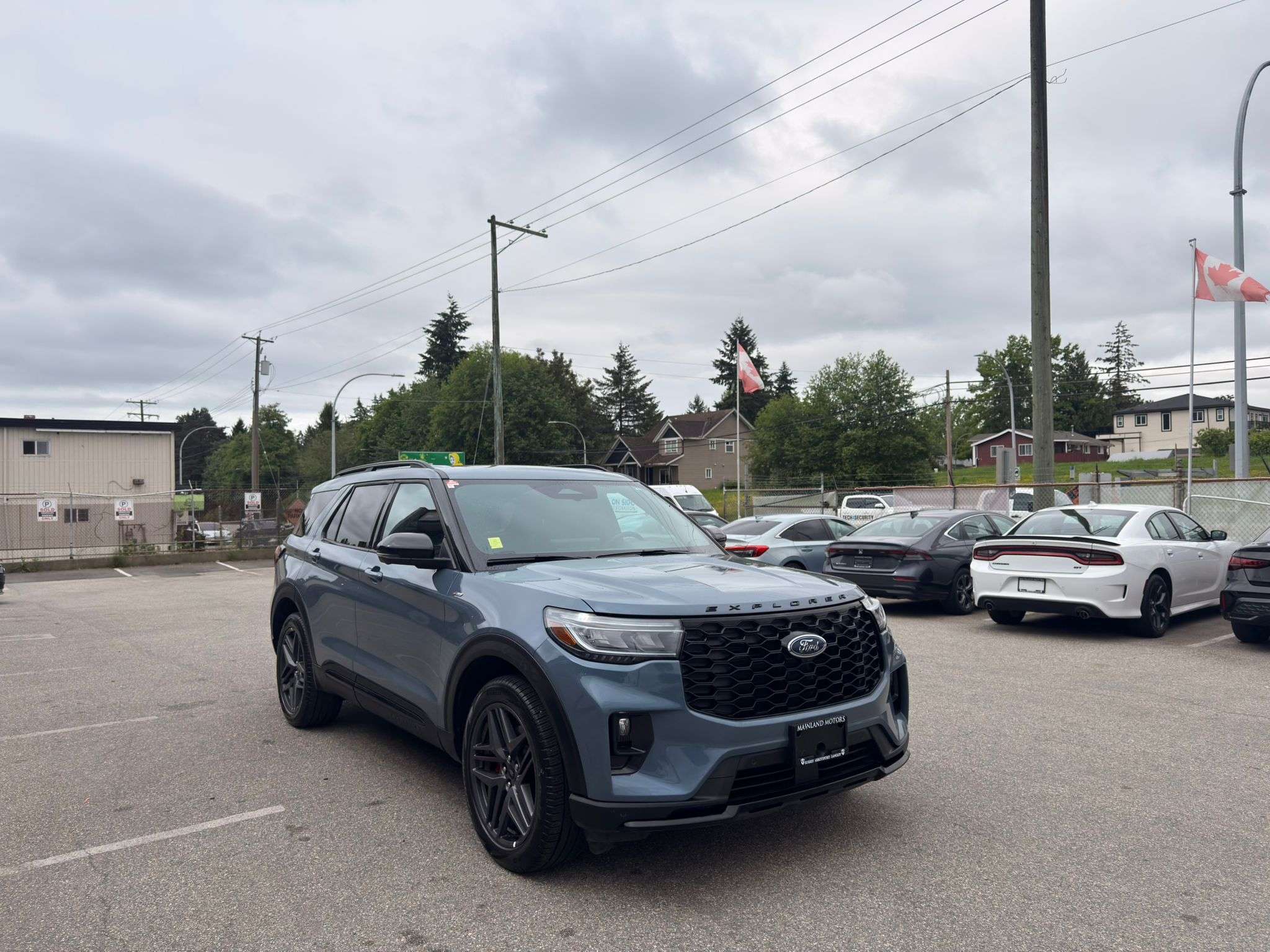 2025 Ford Explorer — view 3