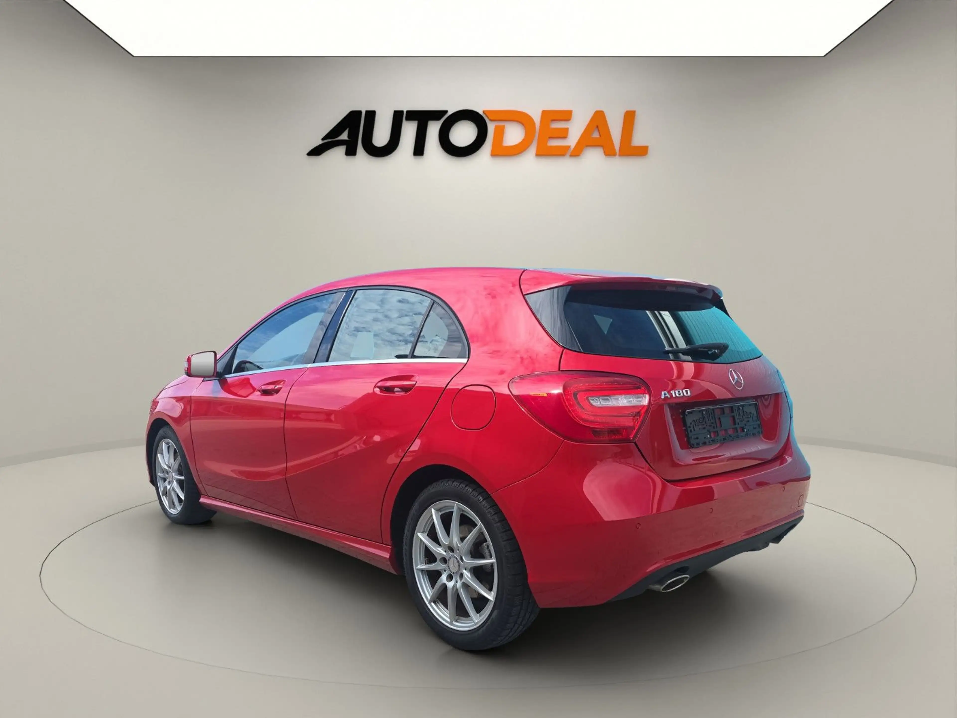 Mercedes-Benz A 180 BlueEfficiency*SHZ*Navi*PDC*BiXenon*LED* — photo 4