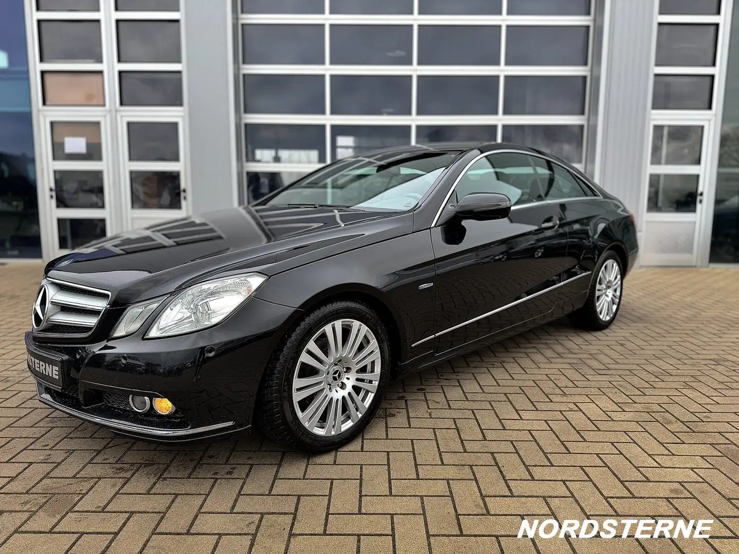 Mercedes-Benz E 250 E 250 CGI Avantgarde BlueEffic Autom./Klima/BC FIS Czarny - 2