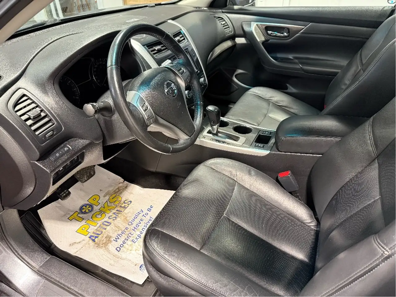 Nissan Altima снимка Nissan Altima