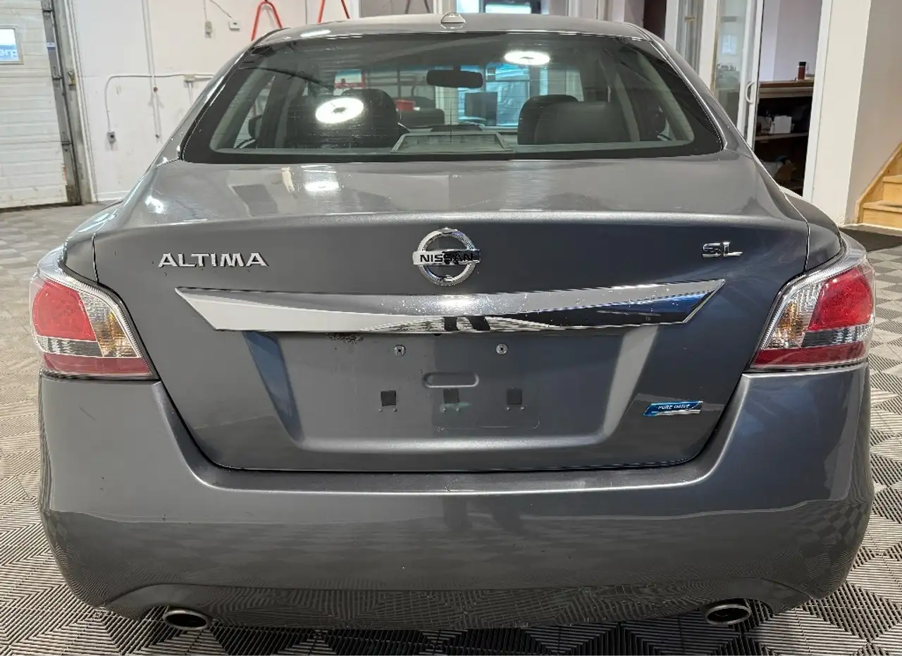 Nissan Altima снимка Nissan Altima