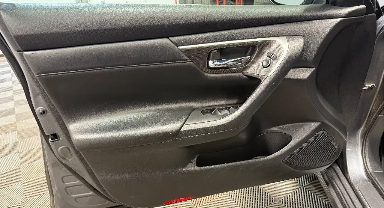 Nissan Altima снимка Nissan Altima