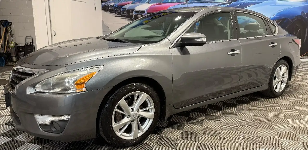Nissan Altima снимка Nissan Altima