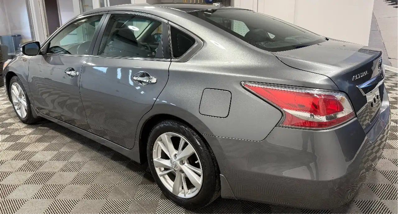 Nissan Altima снимка Nissan Altima