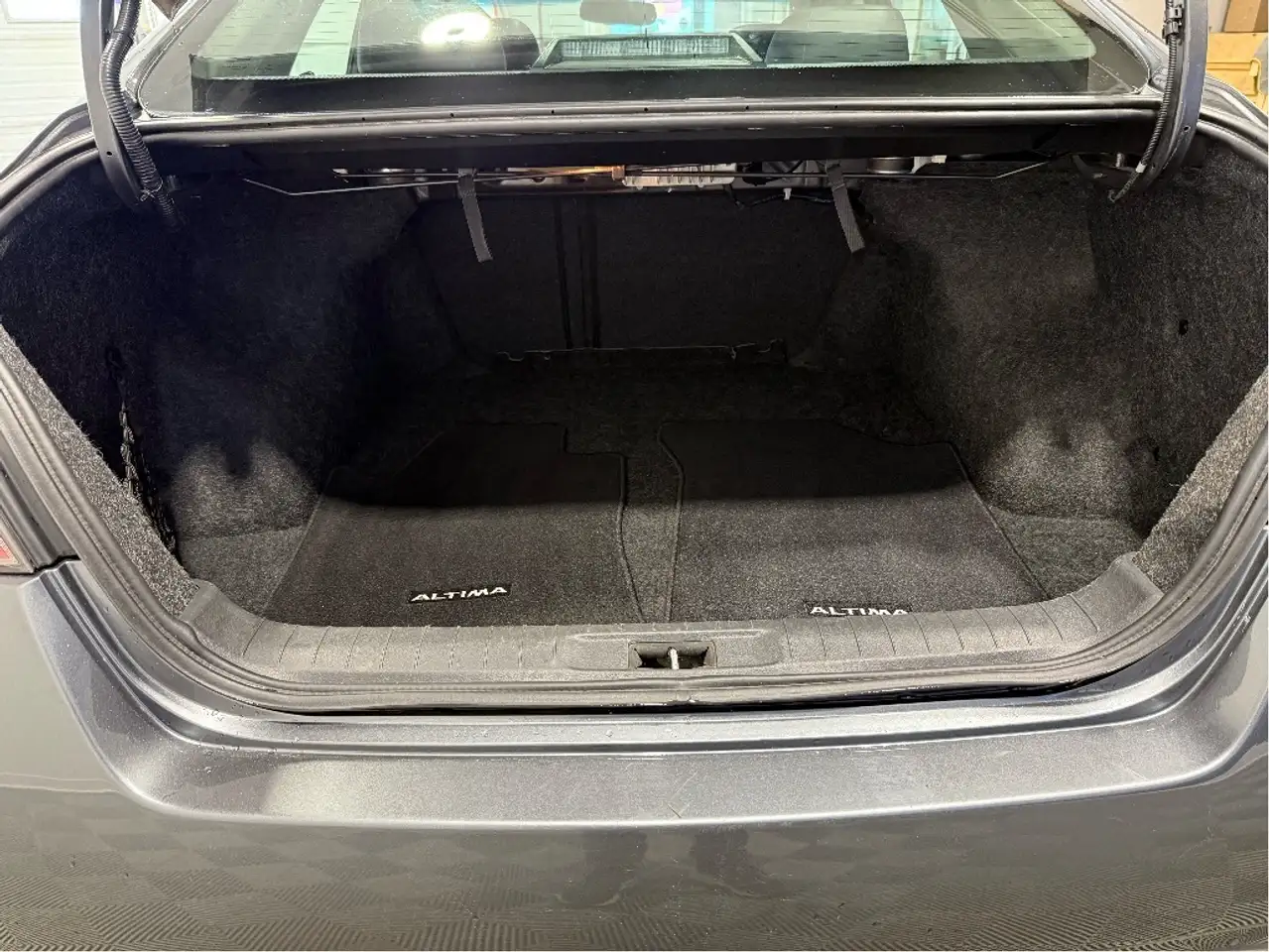 Nissan Altima снимка Nissan Altima