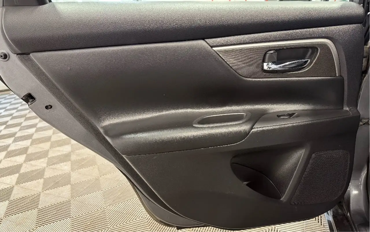 Nissan Altima снимка Nissan Altima