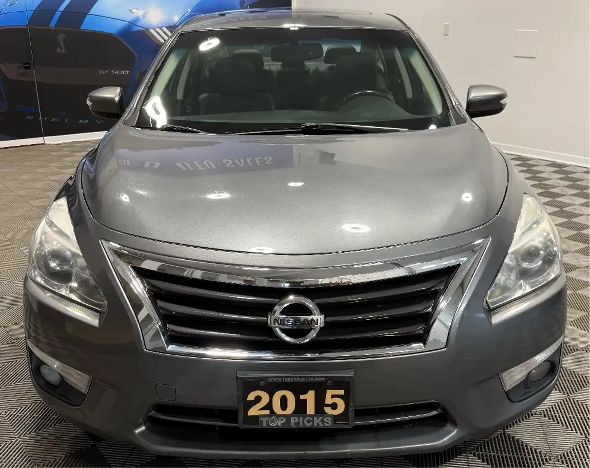Nissan Altima снимка Nissan Altima