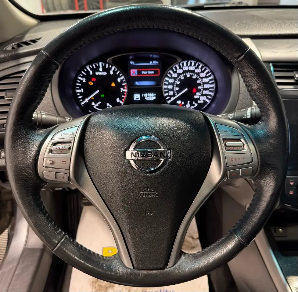 Nissan Altima снимка Nissan Altima