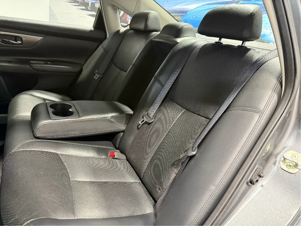 Nissan Altima снимка Nissan Altima