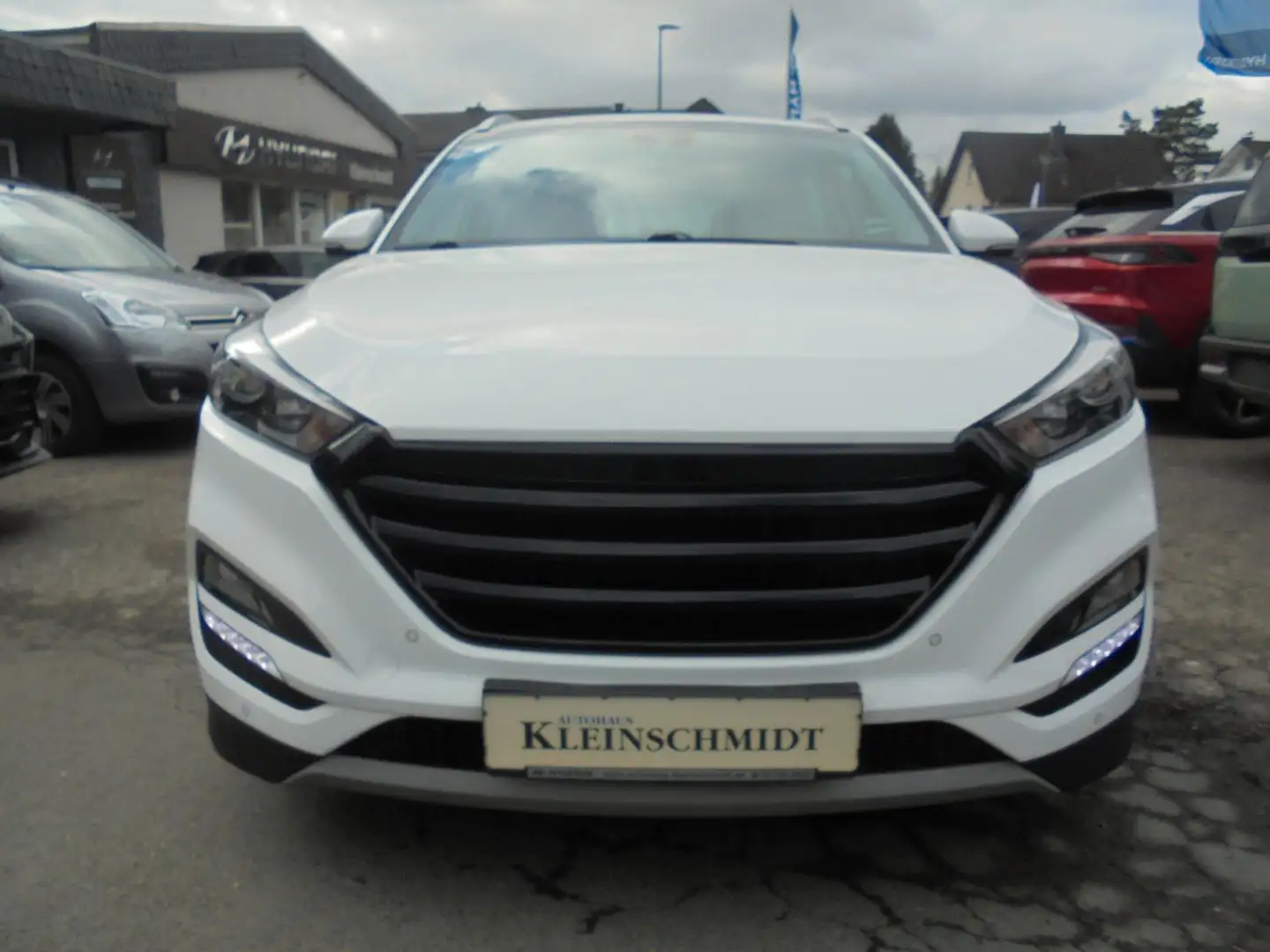 Hyundai TUCSON Style 4WD Tiefergelegt TOP gepflegt Weiß - 2