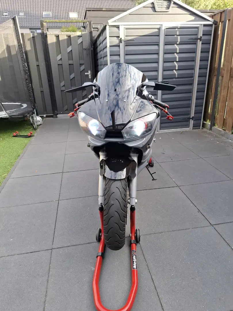 Yamaha YZF-R6 Met lage km stand Grijs - 1