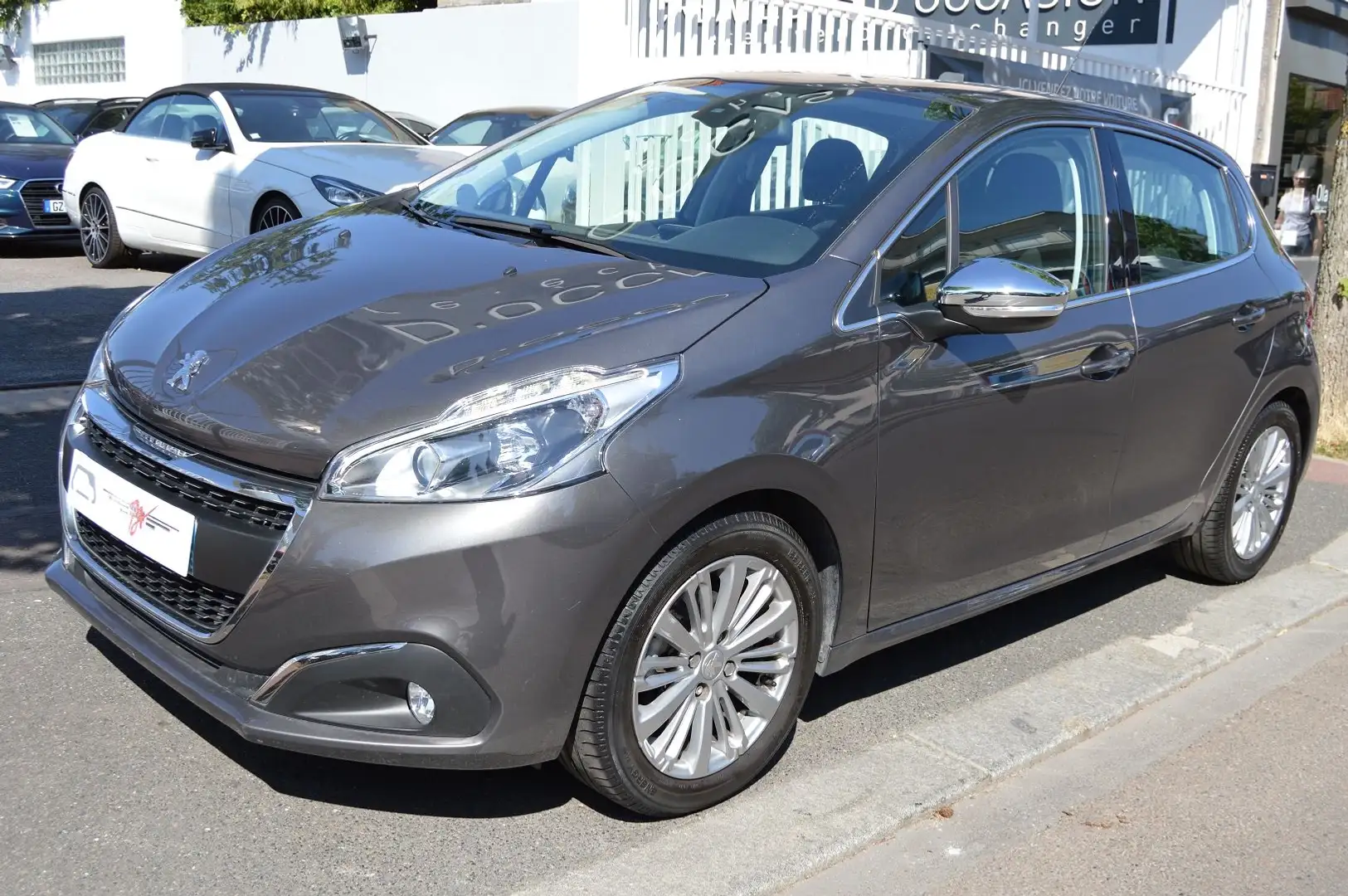 Peugeot 208 1.2   82CH ALLURE 5P Gris - 1