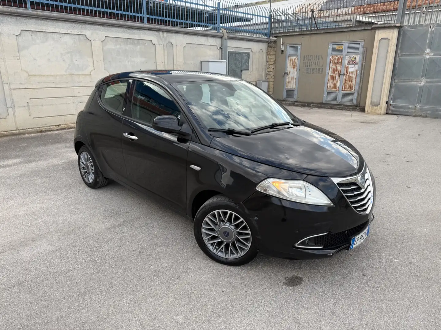 Lancia Ypsilon Ypsilon 0.9 TwinAir 85 CV 5 porte S&S Silver Noir - 2
