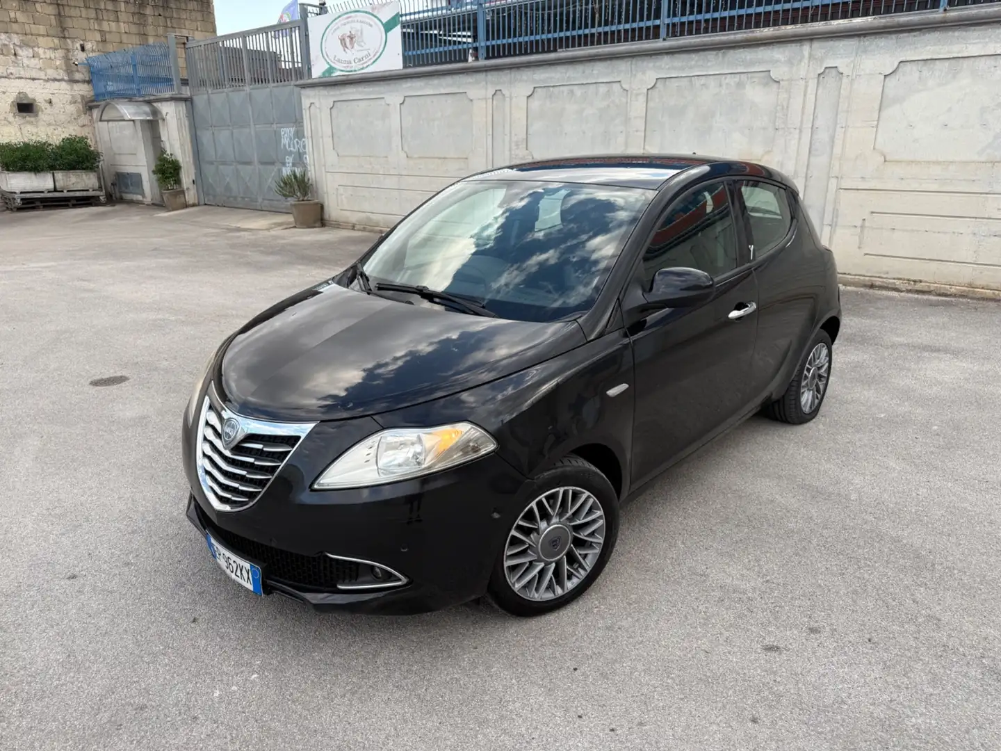 Lancia Ypsilon Ypsilon 0.9 TwinAir 85 CV 5 porte S&S Silver Noir - 1