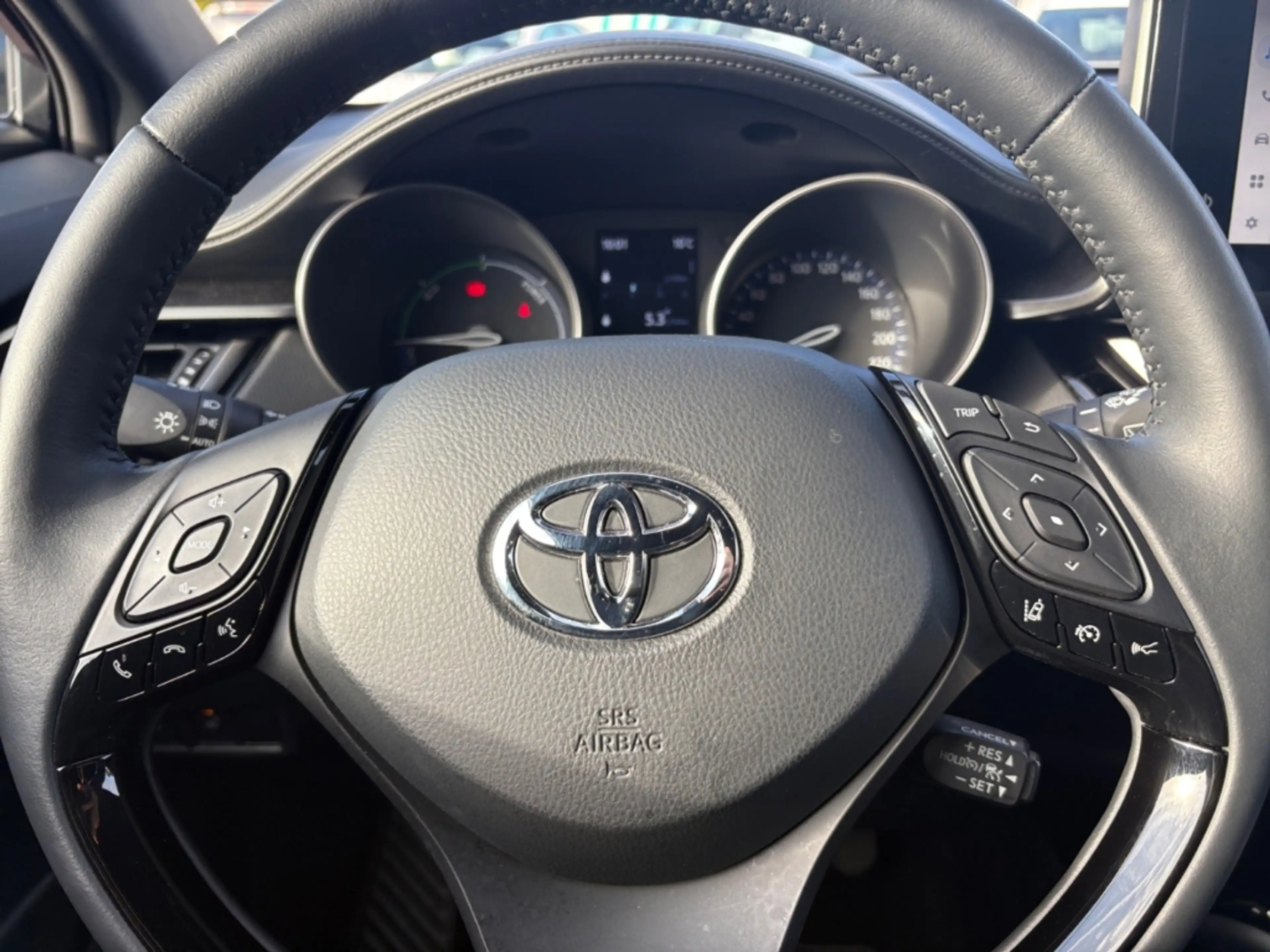 Toyota C-HR Hybrid Team D — photo 13
