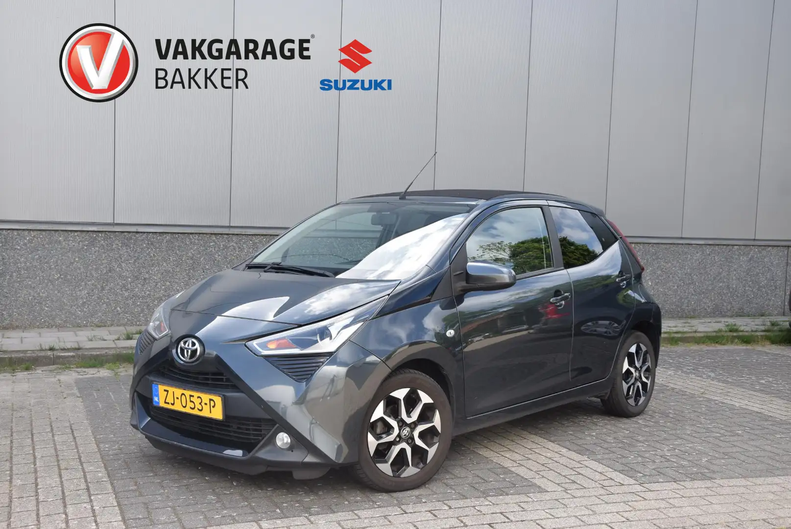 Toyota Aygo 1.0 VVT-i x-cite | Schuif-kanteldak | Cruise contr Gris - 1