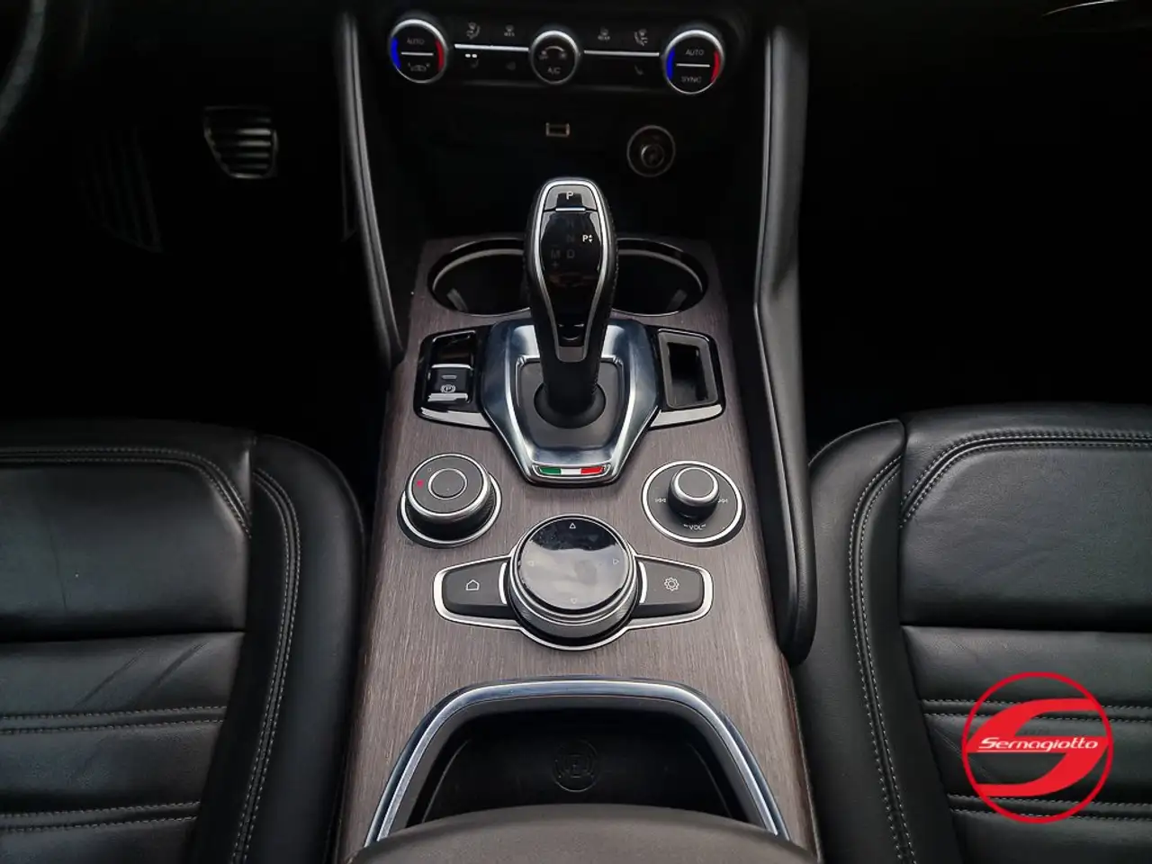 Alfa Romeo Giulia 2021 — фото 13