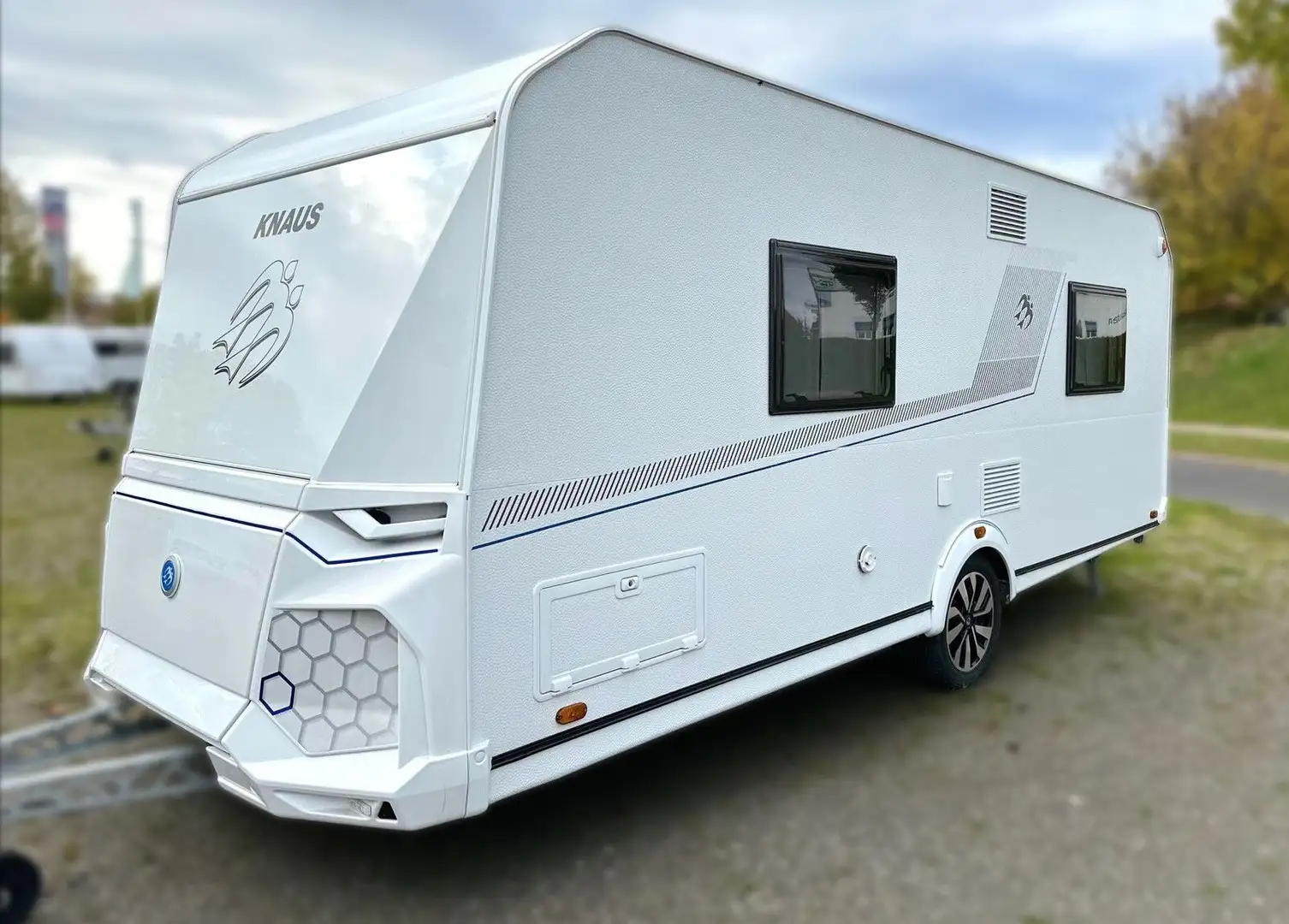 Knaus Yaseo 500 DK Lounge Fußbodenheizung LED Weiß - 1