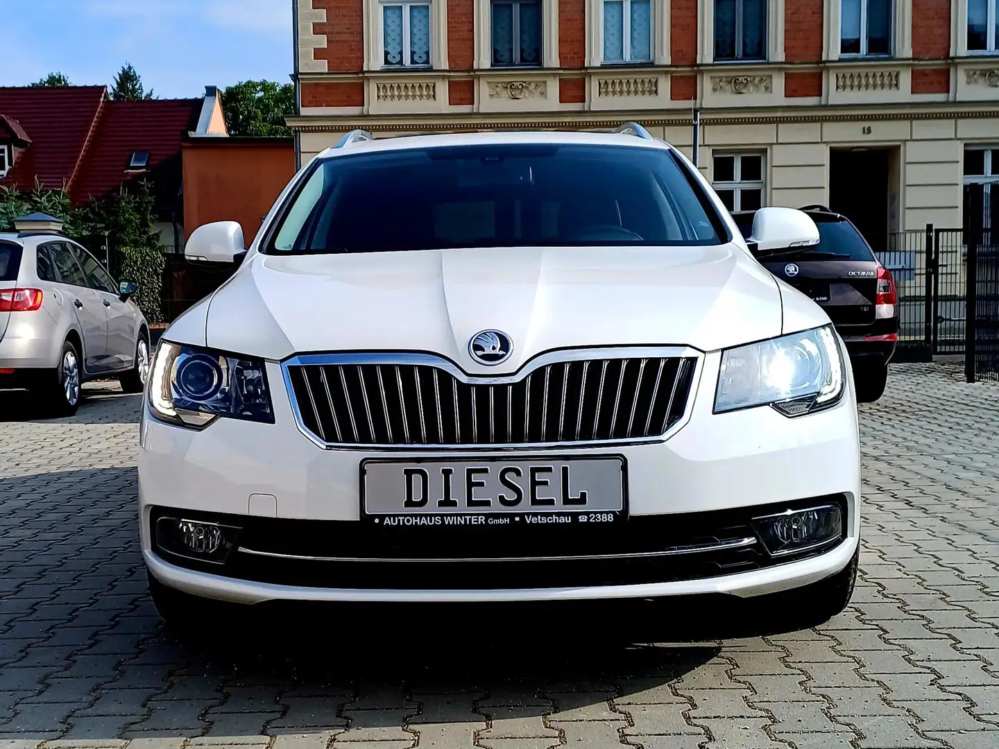 Skoda Superb Combi 2.0 TDI Automatik *Xenon*PDC*Pano*Klimaaut.* Weiß - 2