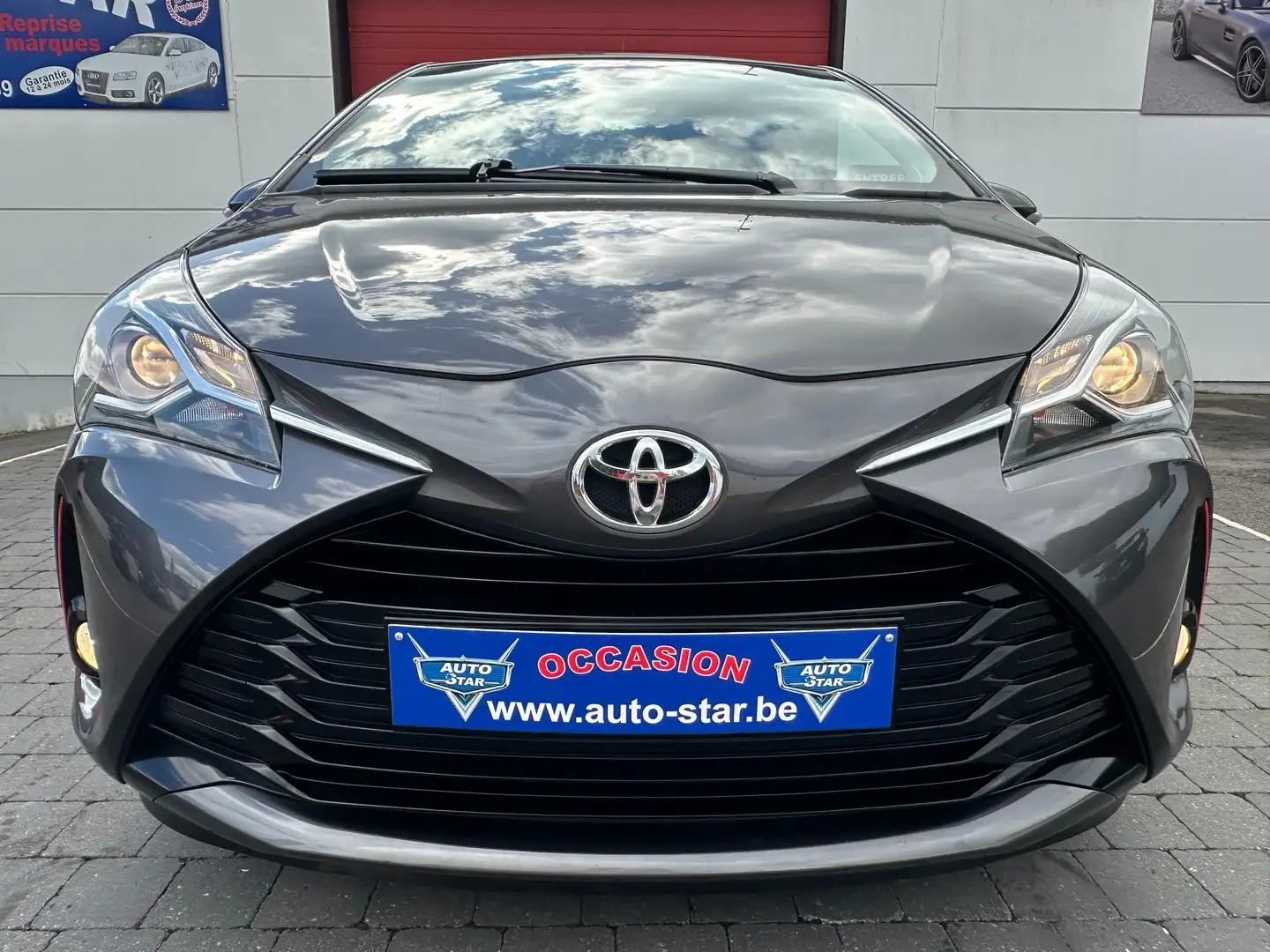 Toyota Yaris Yaris 1.5i Dual VVT-iE Comfort GPS CAMERA EURO 6b Grijs - 2