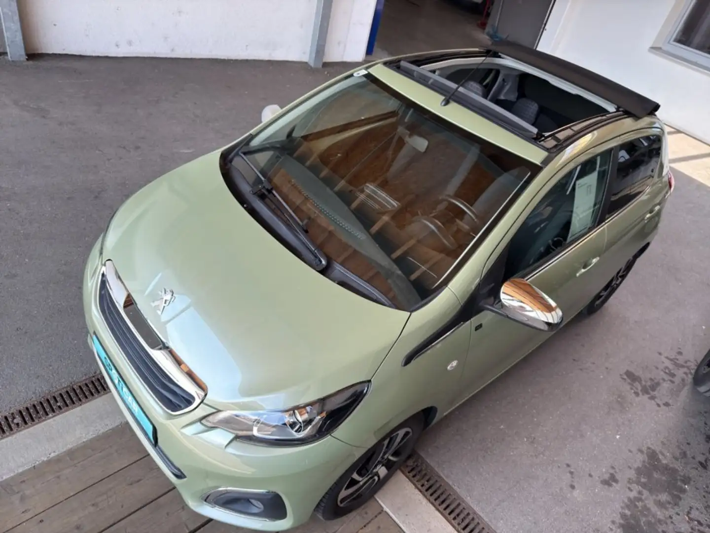 Peugeot 108 Top Allure VTi 72 Grün - 1