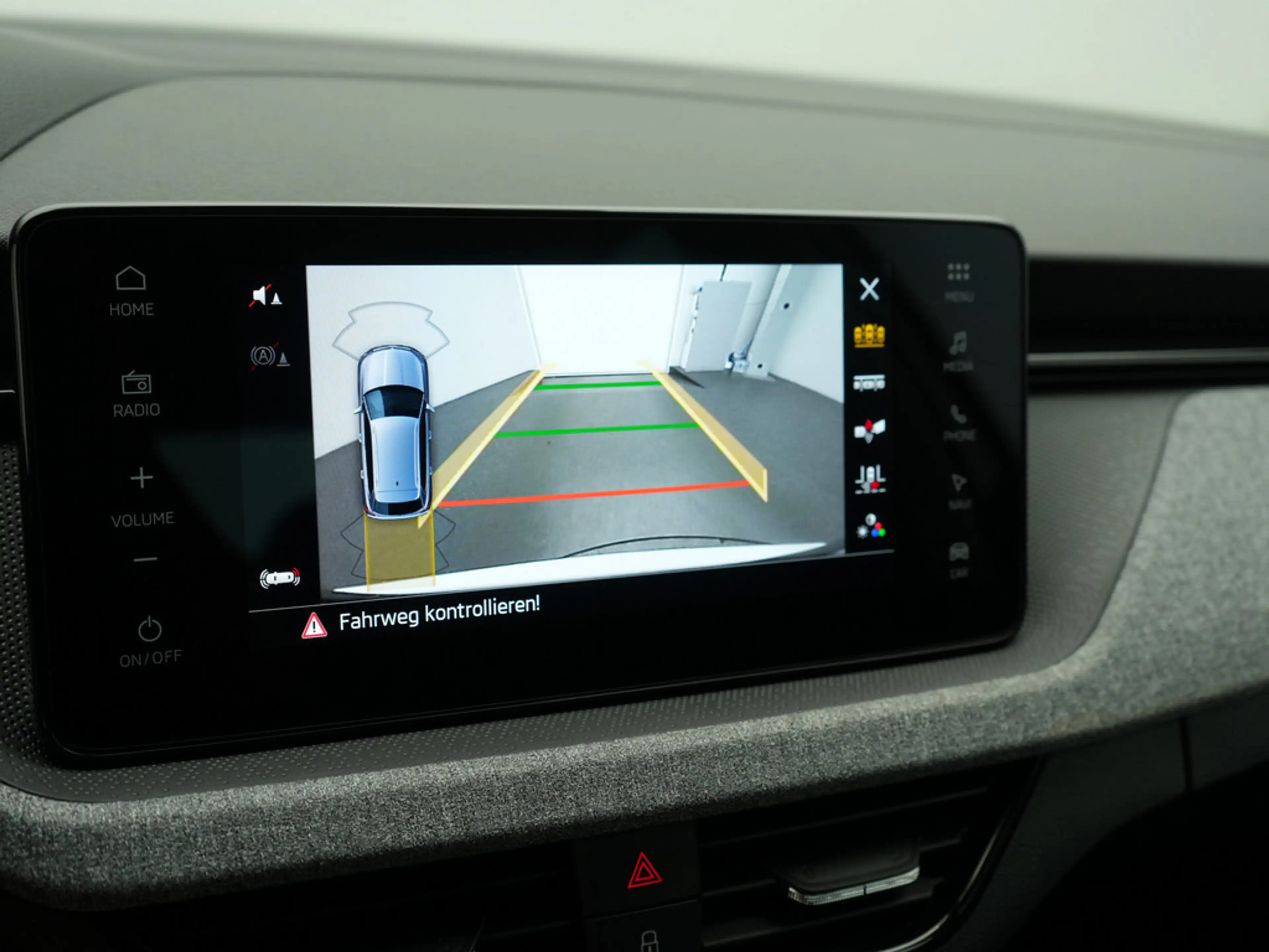 Skoda Kamiq Selection DSG NAVI VIRT ACC KAM SHZ LED — photo 11