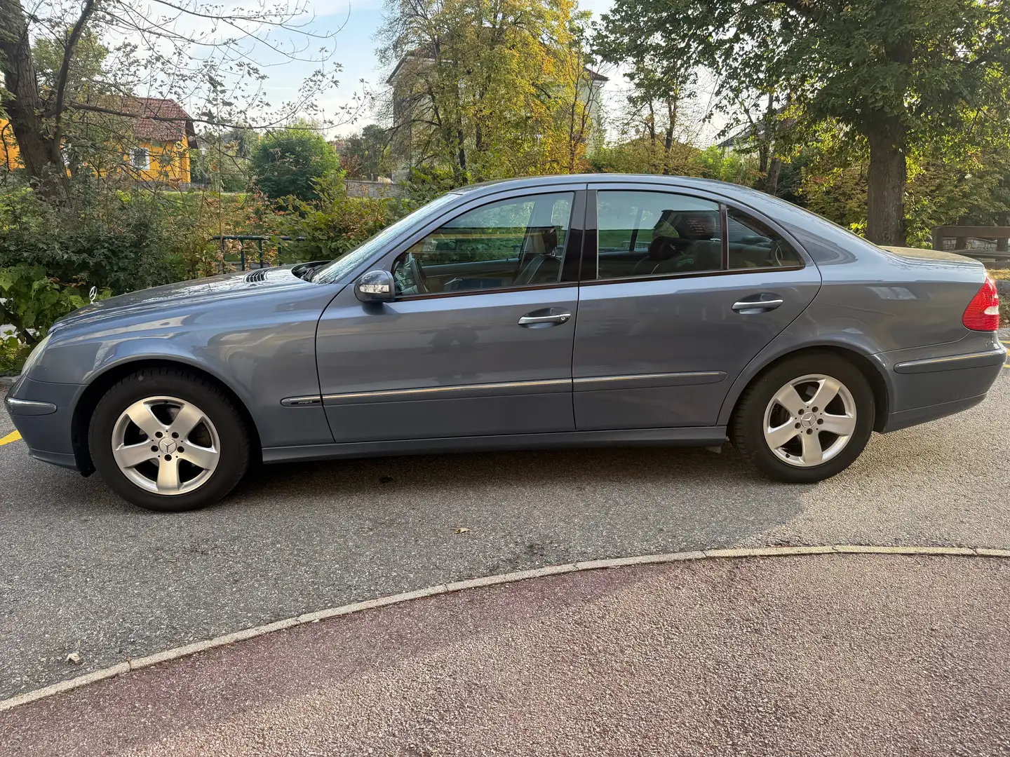 Mercedes-Benz 240 Avantgarde Blau - 2