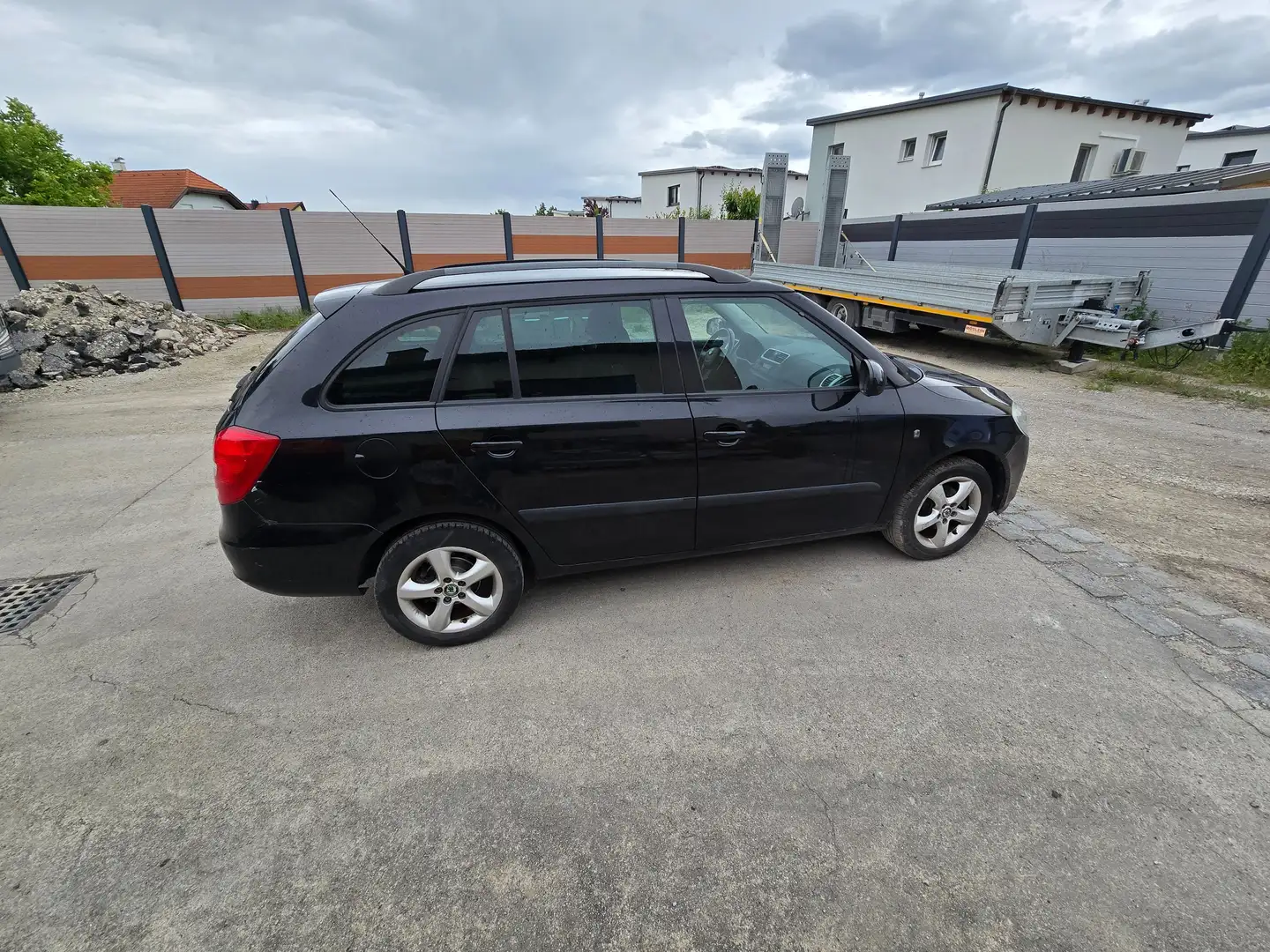 Skoda Fabia Fabia Combi Classic 1,4 Classic Schwarz - 2
