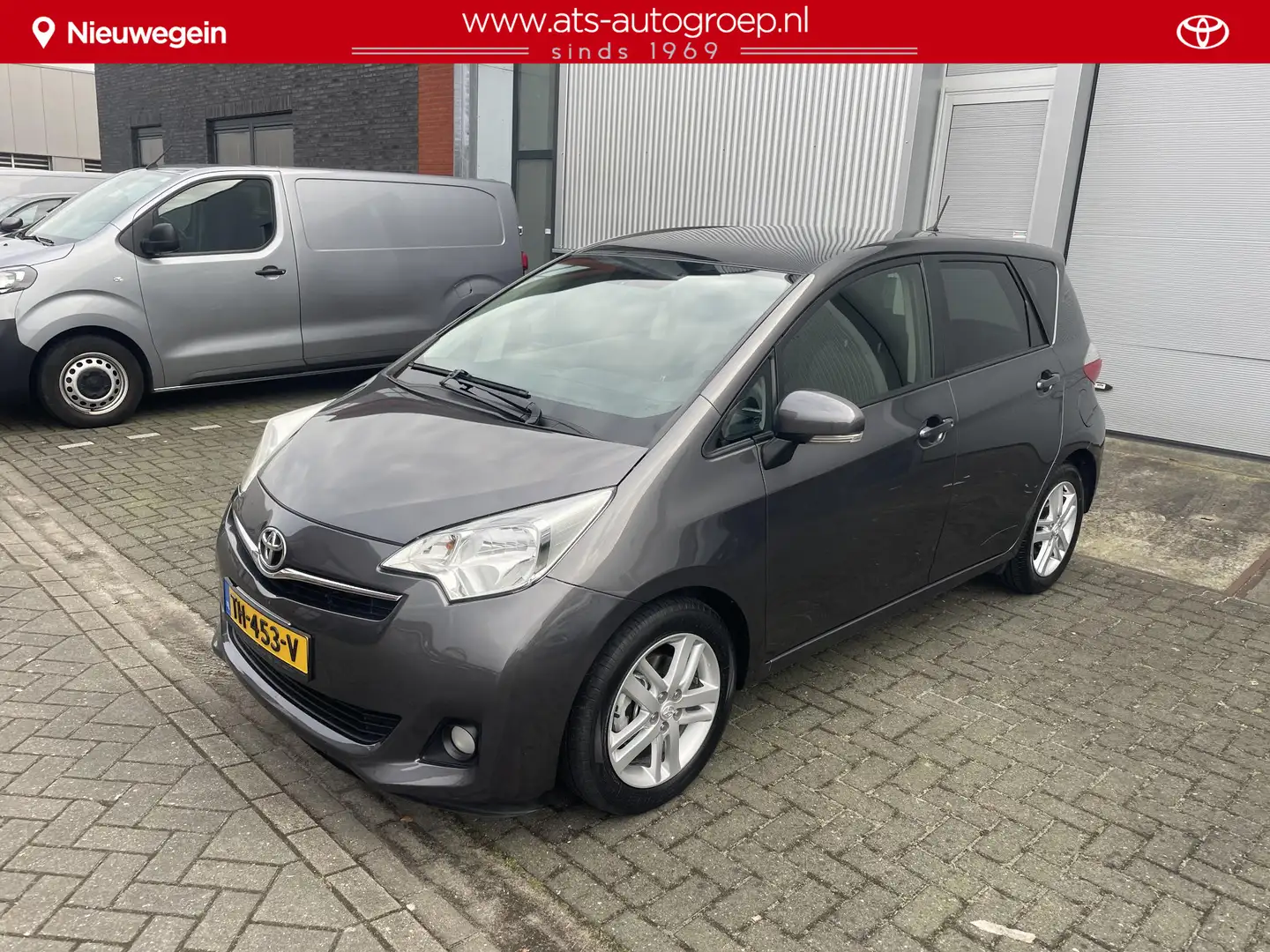 Toyota Verso-S 1.3 VVT-i Dynamic | Panoramadak | Trekhaak (800kg Grijs - 1
