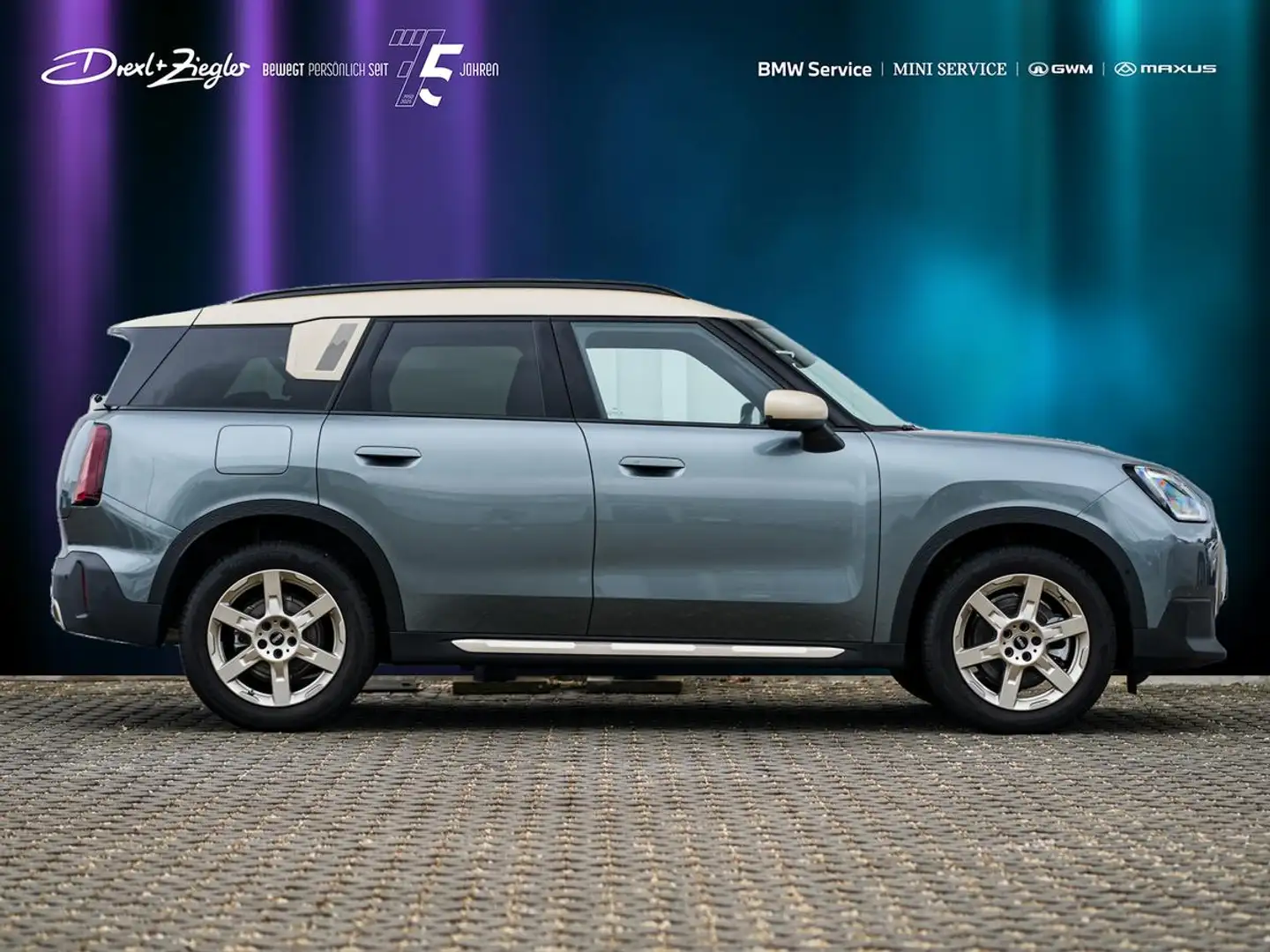 MINI Cooper Countryman Countryman C Favoured-T Paket XL AHK PanoDach Grün - 2
