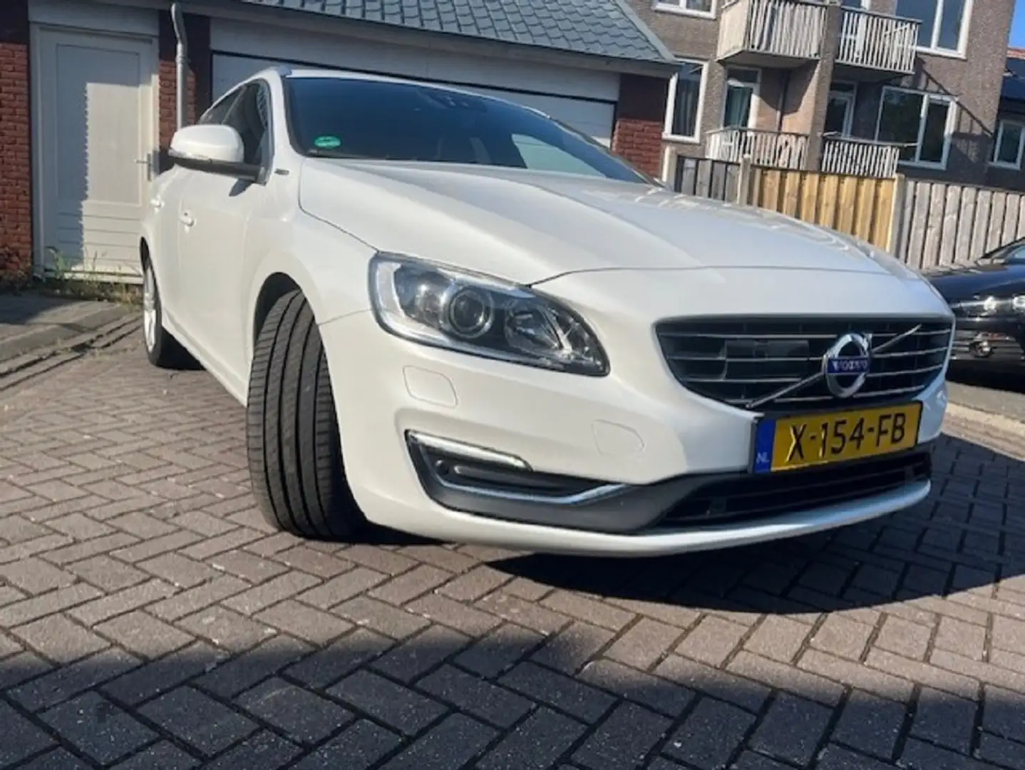 Volvo V60 V60 2.4 D6 Tw.En. R-Des. Wit - 2