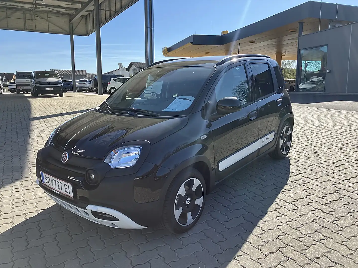 Fiat Panda Pandina Hybrid Cross Schwarz - 1