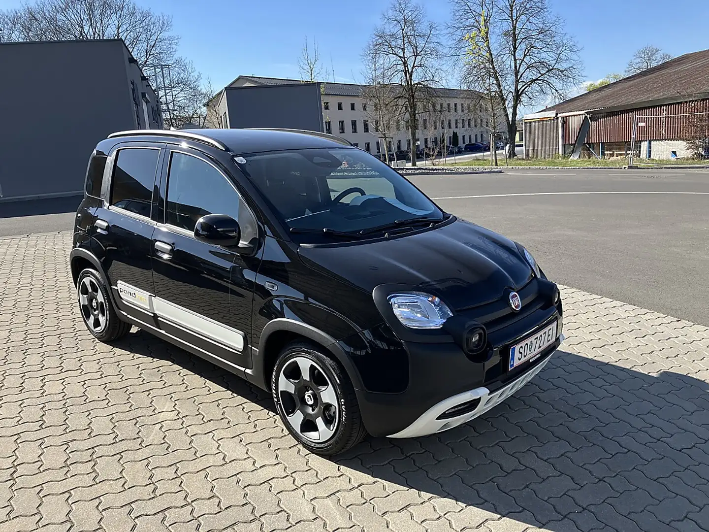 Fiat Panda Pandina Hybrid Cross Schwarz - 2
