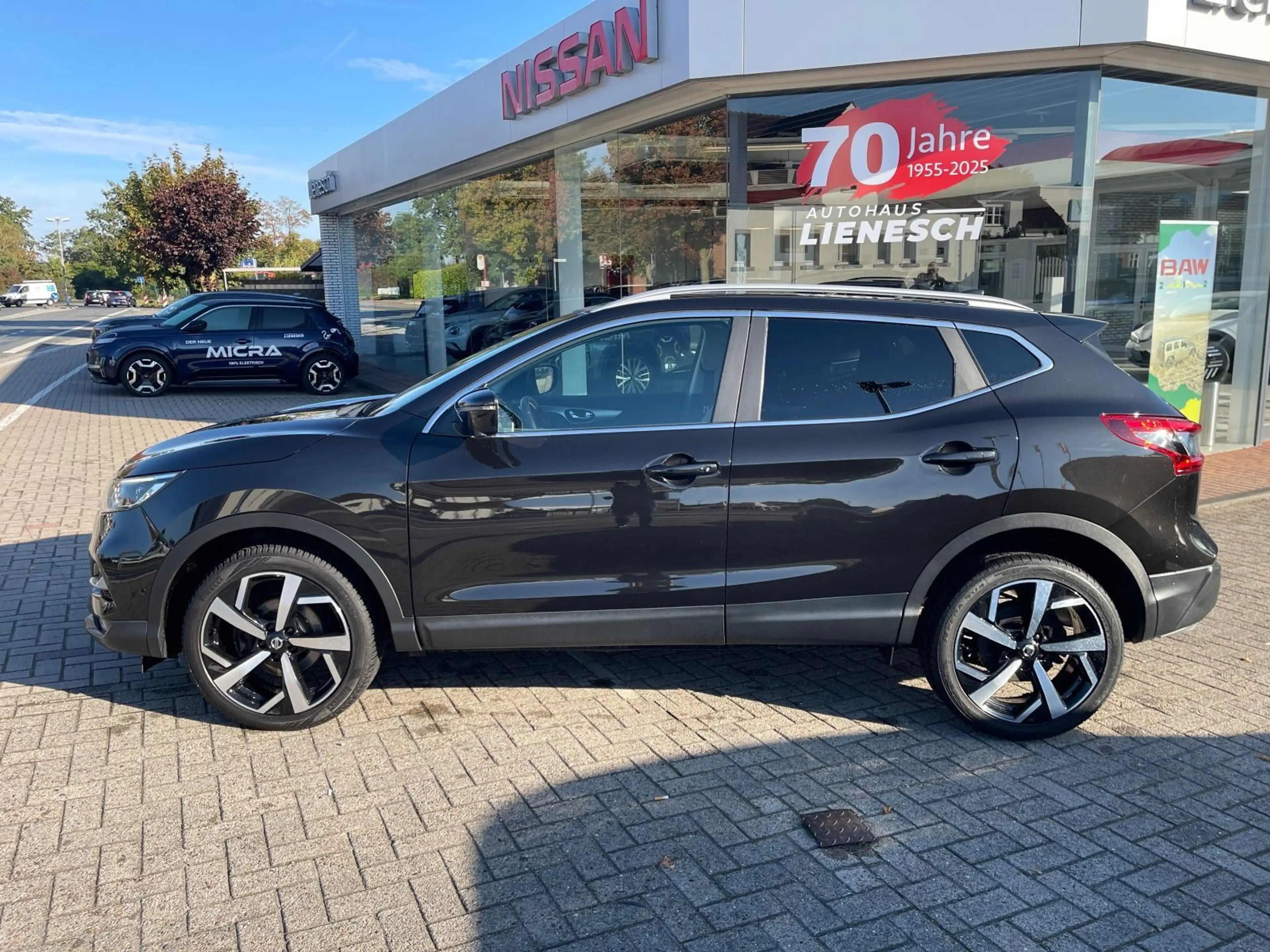 Nissan Qashqai 1.3 DiG-T Tekna Abstandstempomat / Leder — photo 9