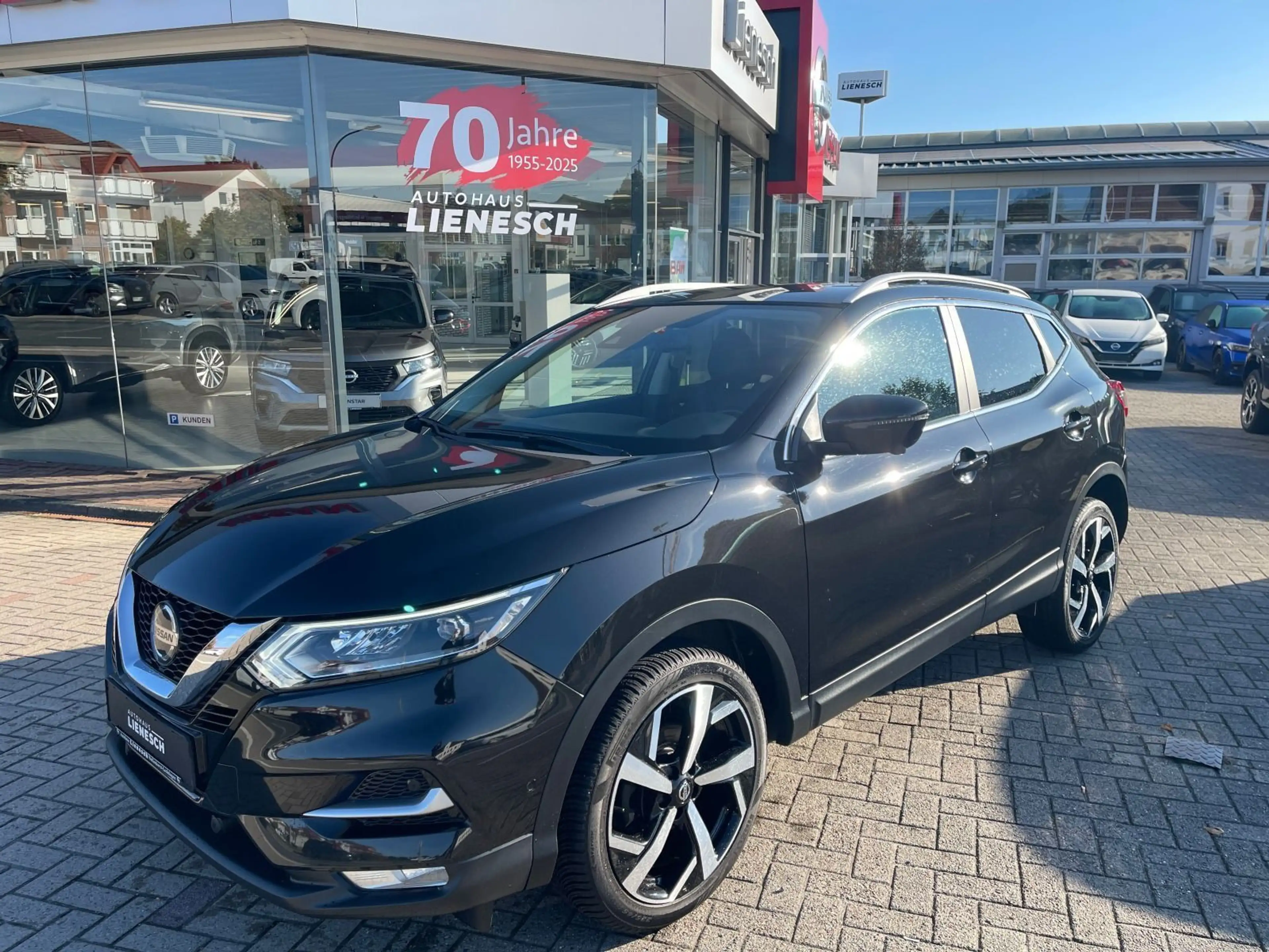 Nissan Qashqai 1.3 DiG-T Tekna Abstandstempomat / Leder — photo 2