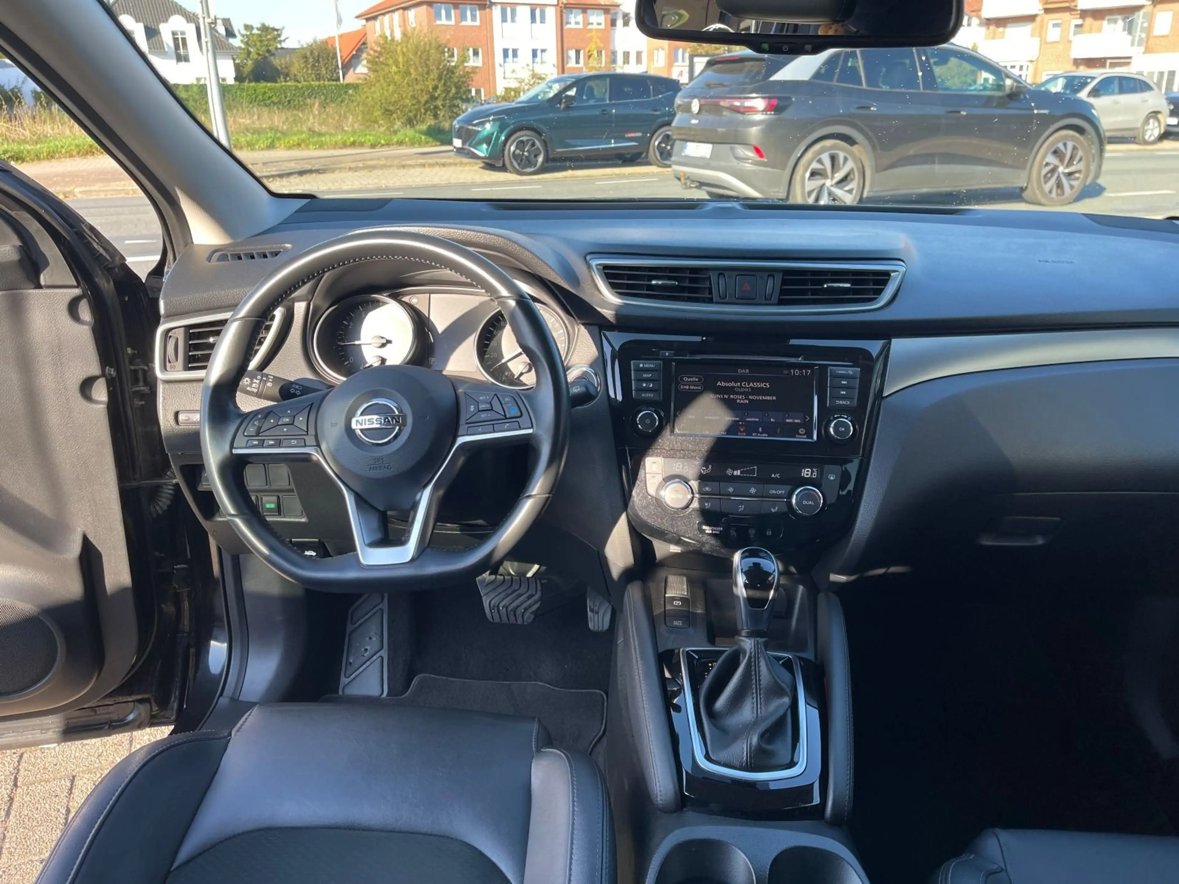 Nissan Qashqai 1.3 DiG-T Tekna Abstandstempomat / Leder — photo 13