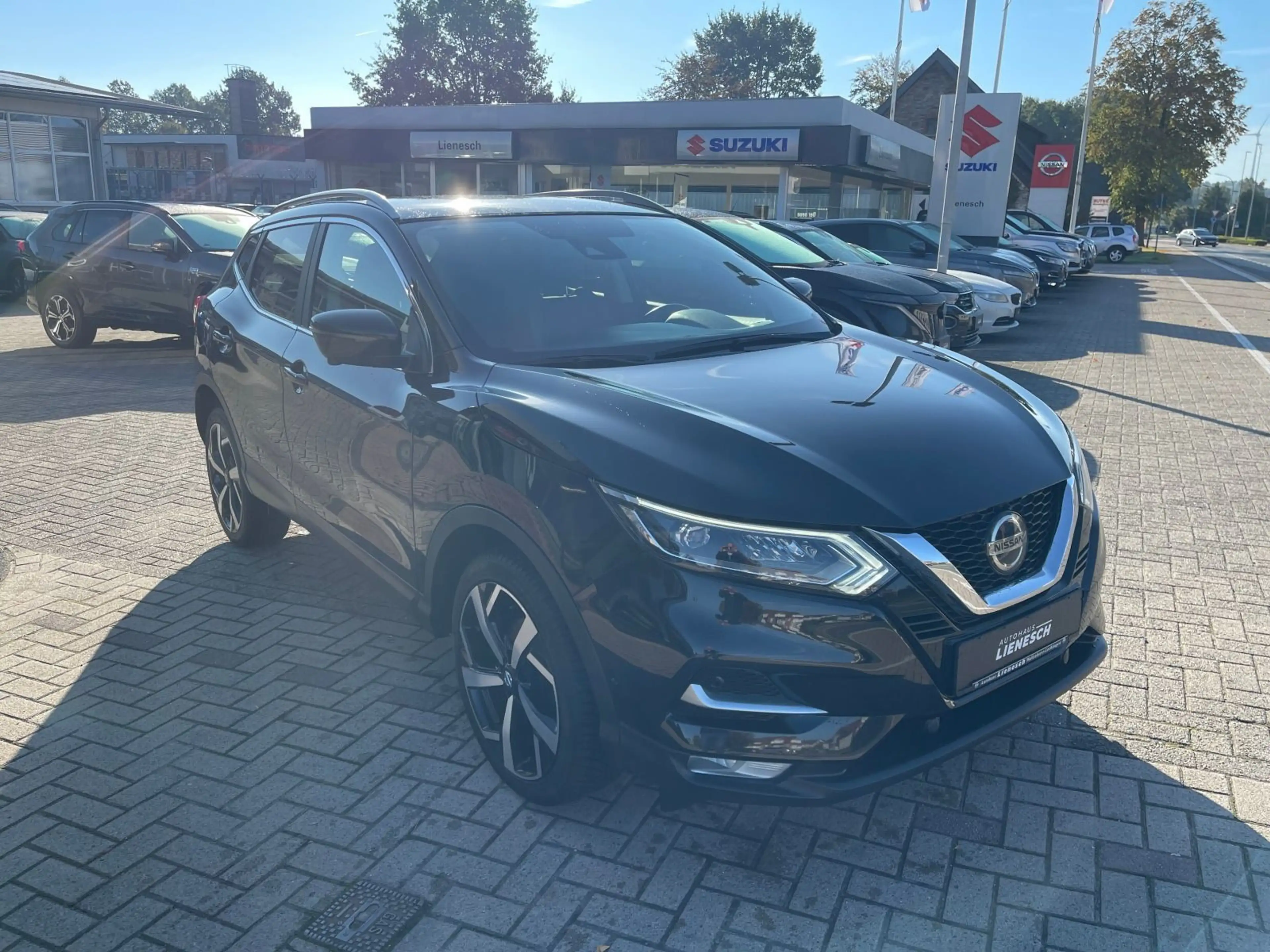 Nissan Qashqai 1.3 DiG-T Tekna Abstandstempomat / Leder — photo 4