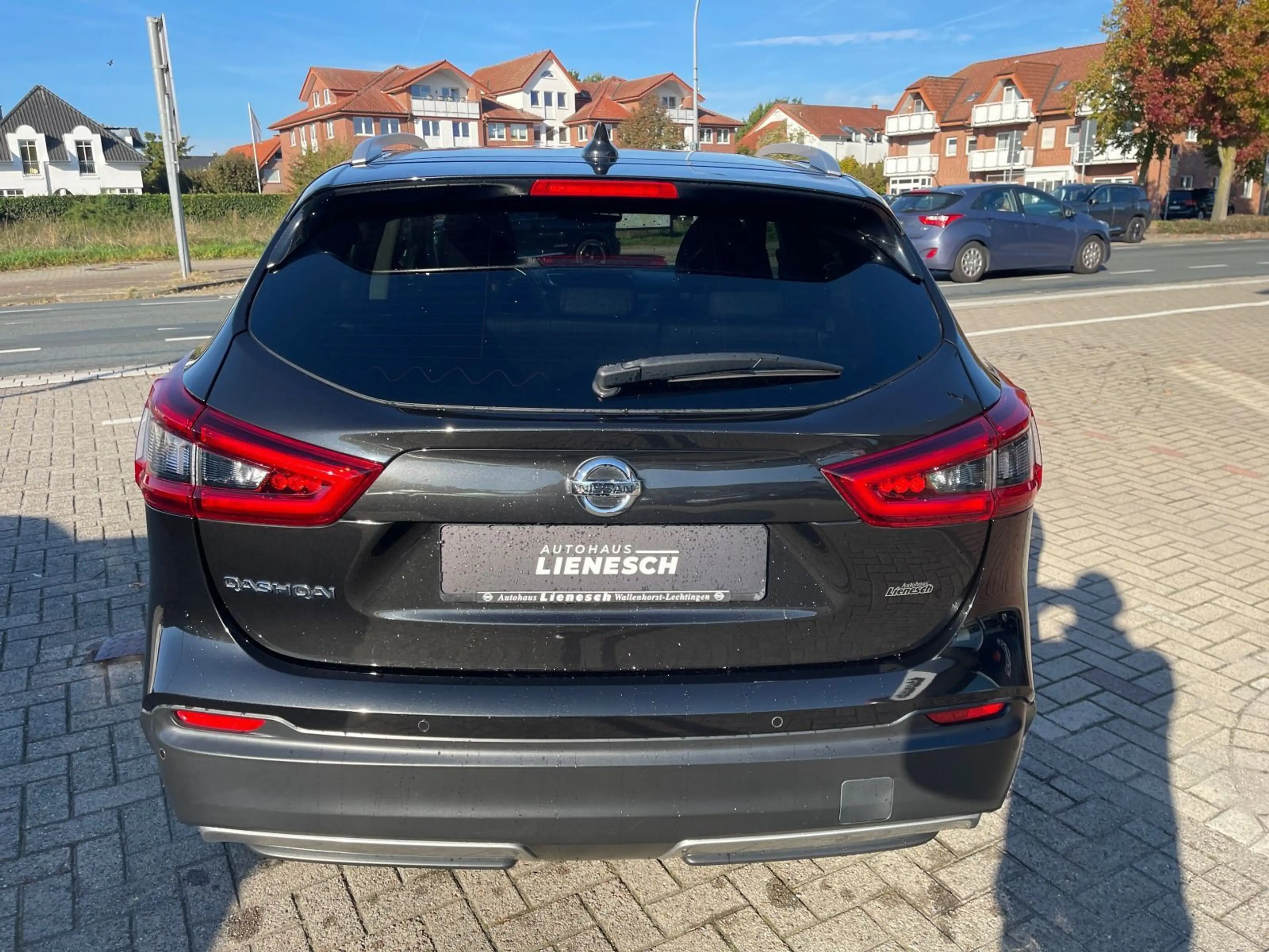 Nissan Qashqai 1.3 DiG-T Tekna Abstandstempomat / Leder — photo 7