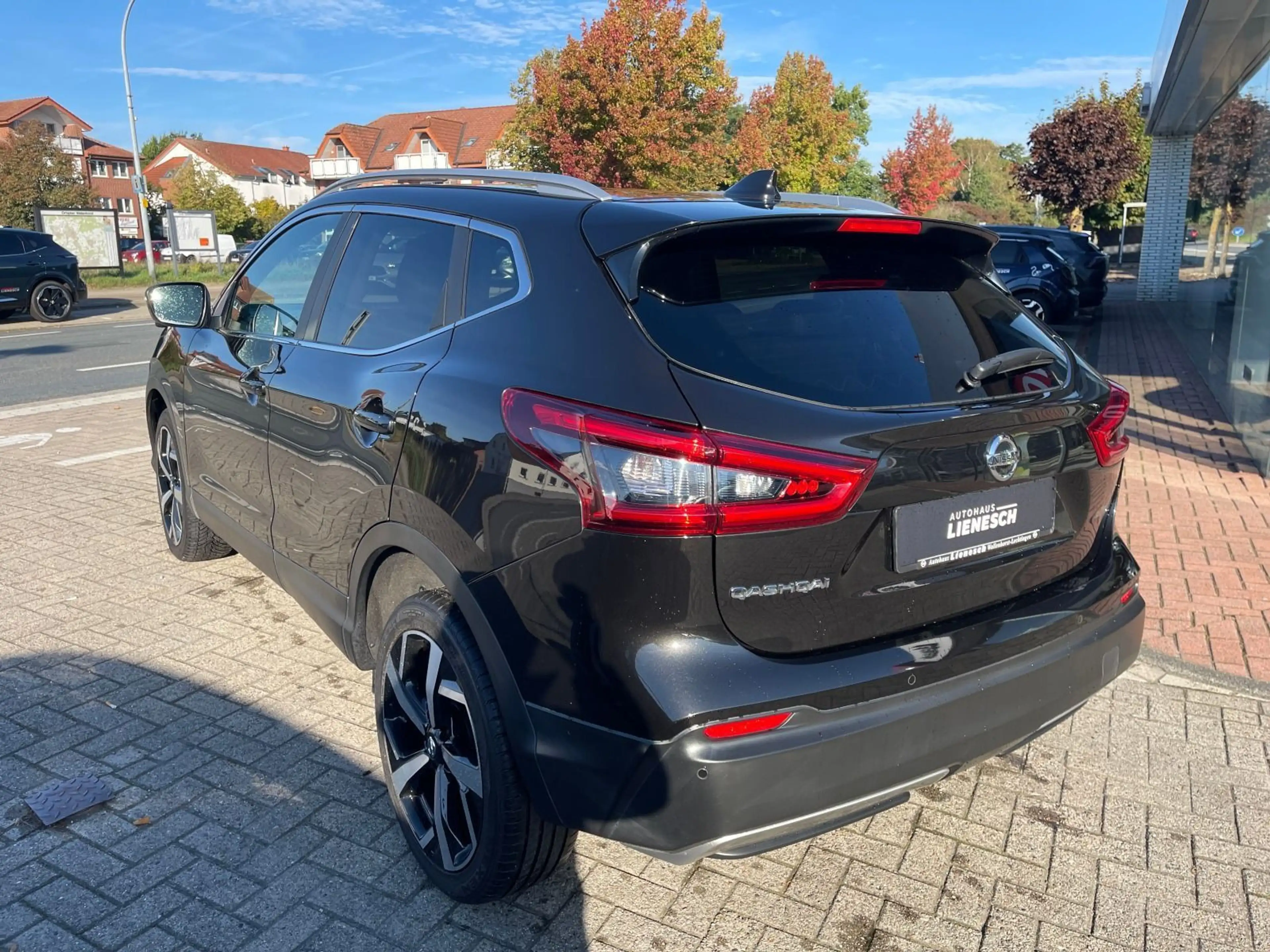 Nissan Qashqai 1.3 DiG-T Tekna Abstandstempomat / Leder — photo 8